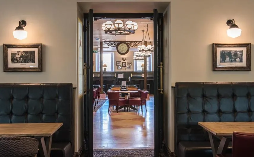 Restaurant/places to eat in The Old Borough Hotel - Wetherspoon