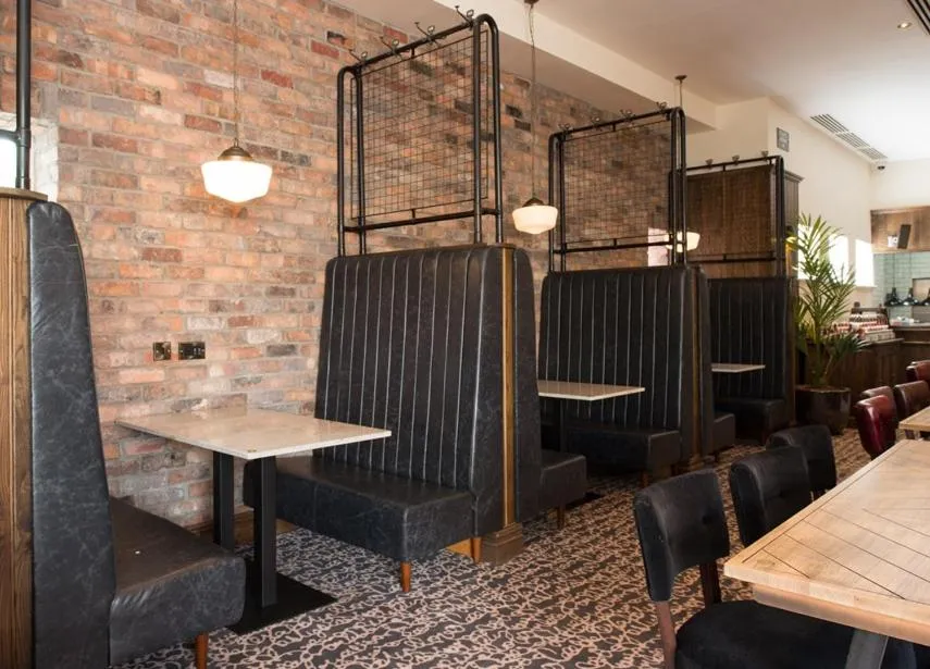 Living room in The Old Borough Hotel - Wetherspoon