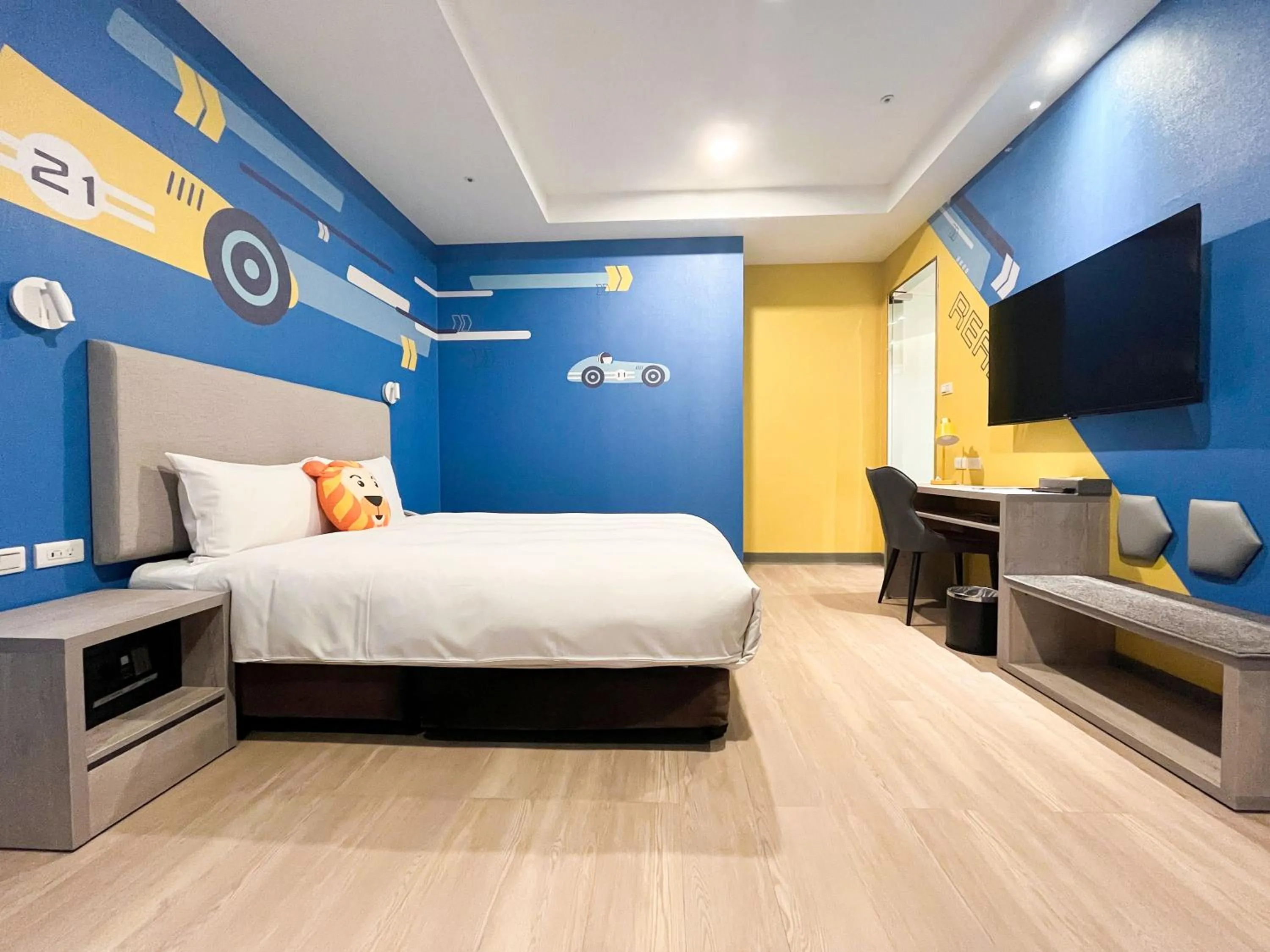 Bed in Holiday Garden Hotel SKM Park