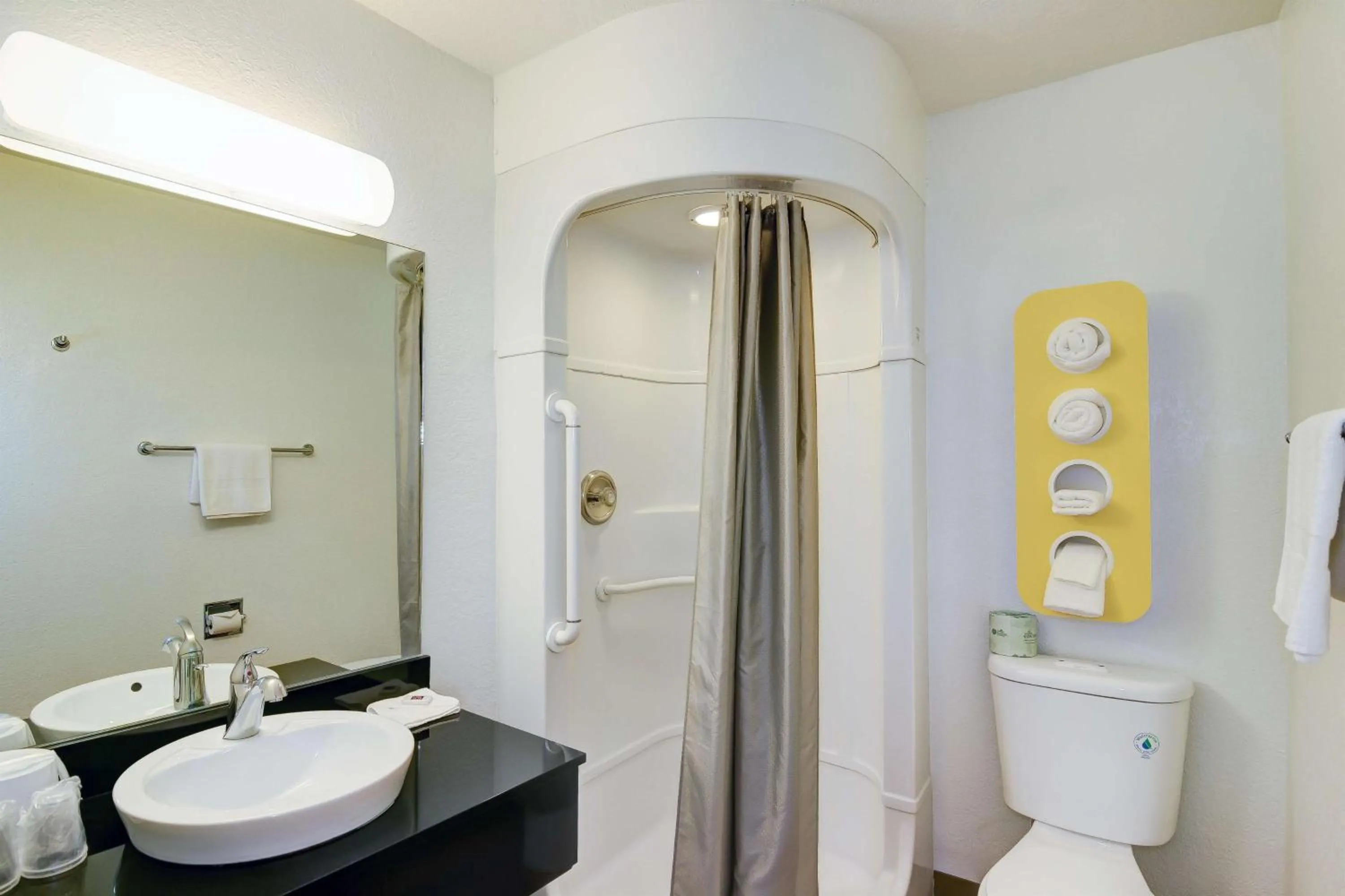 Photo of the whole room in Vagabond Inn Sylmar