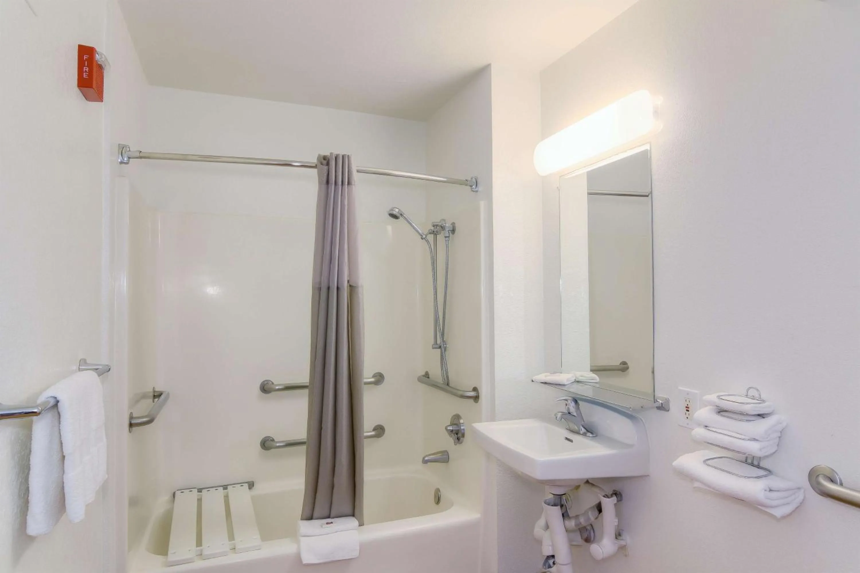 Photo of the whole room in Vagabond Inn Sylmar