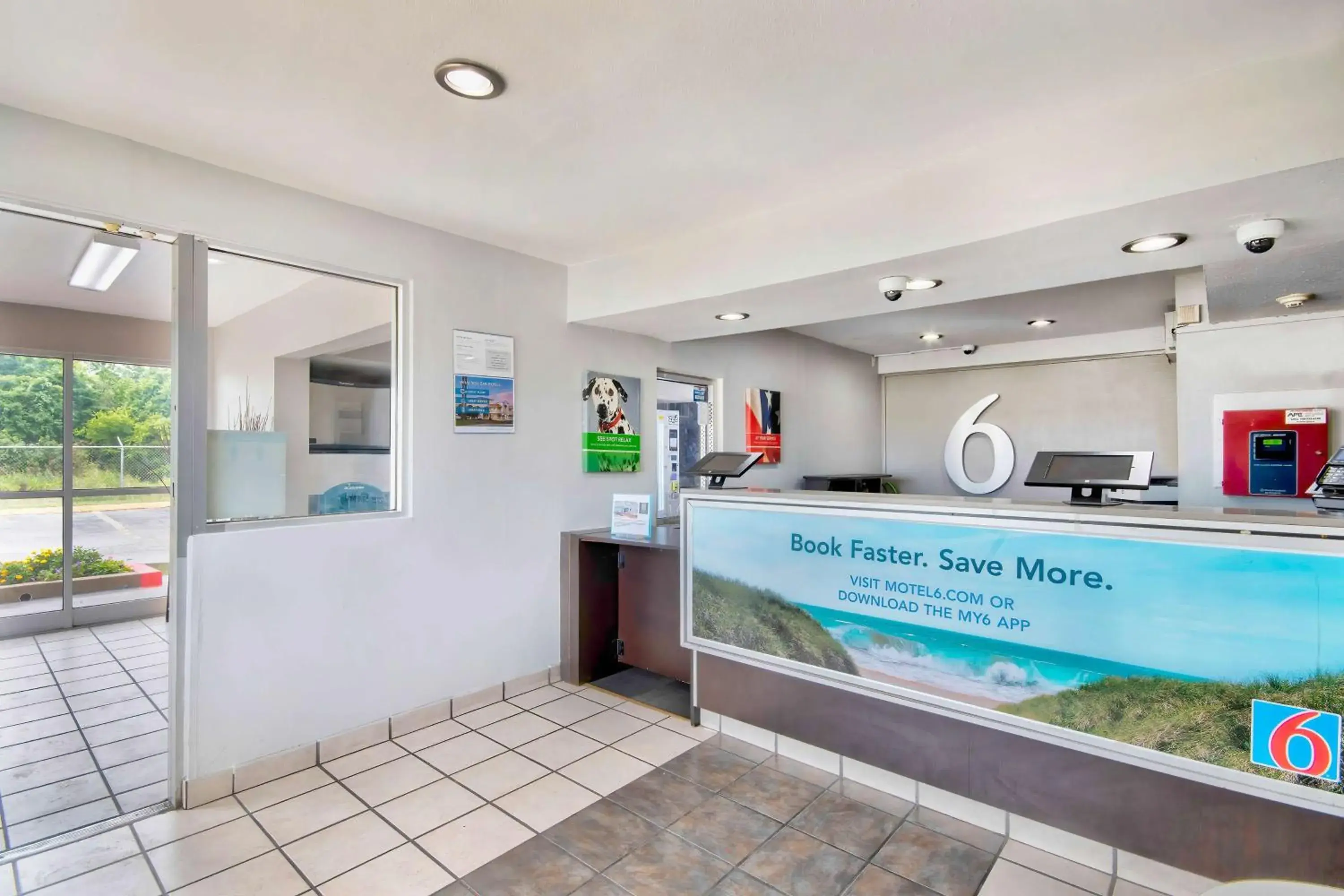 Lobby or reception in Motel 6-Austin, TX - North Lobby or reception in Motel 6-Austin, TX - North