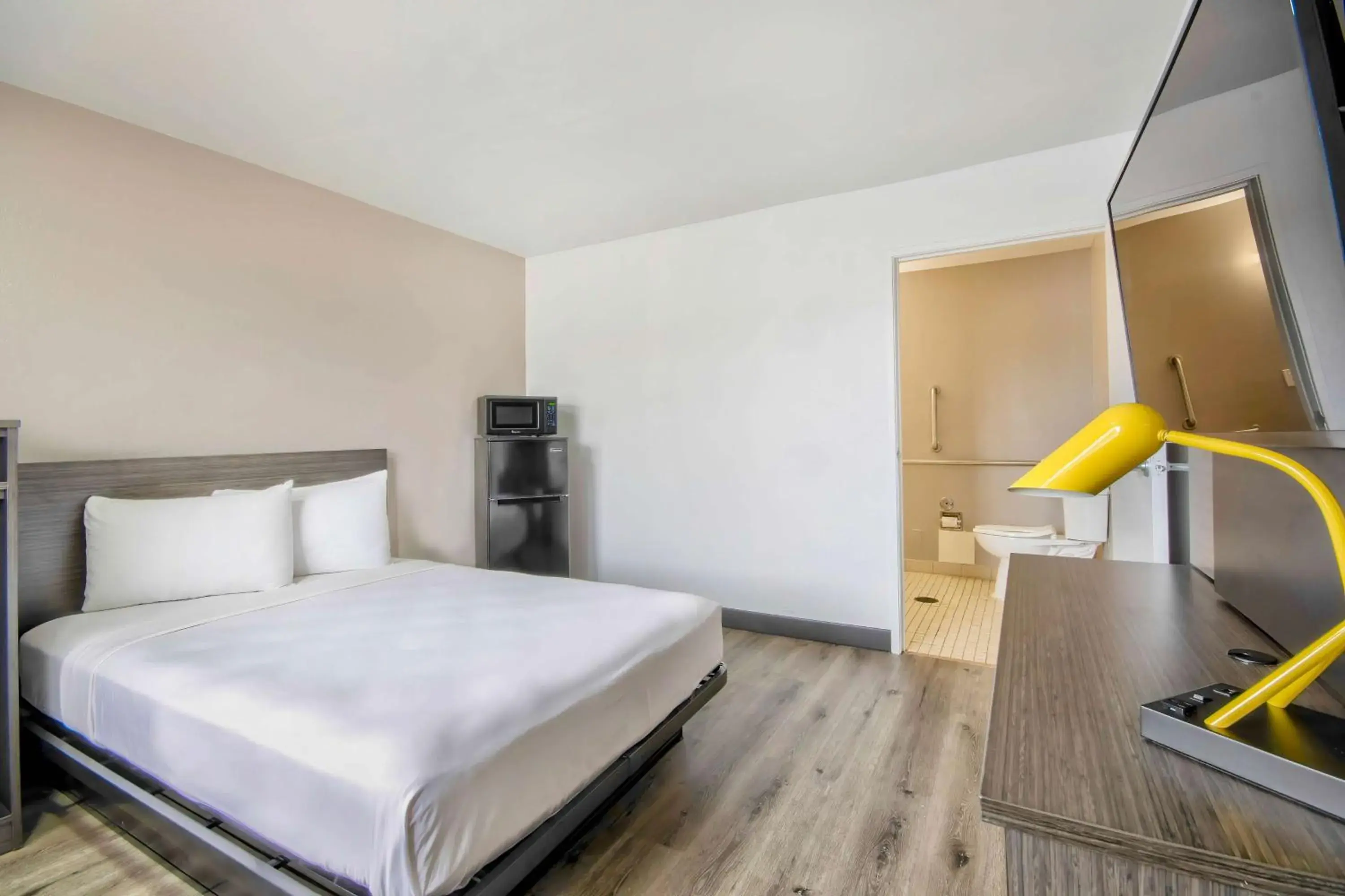 Bedroom, Bed in Motel 6-Austin, TX - North Bedroom, Bed in Motel 6-Austin, TX - North