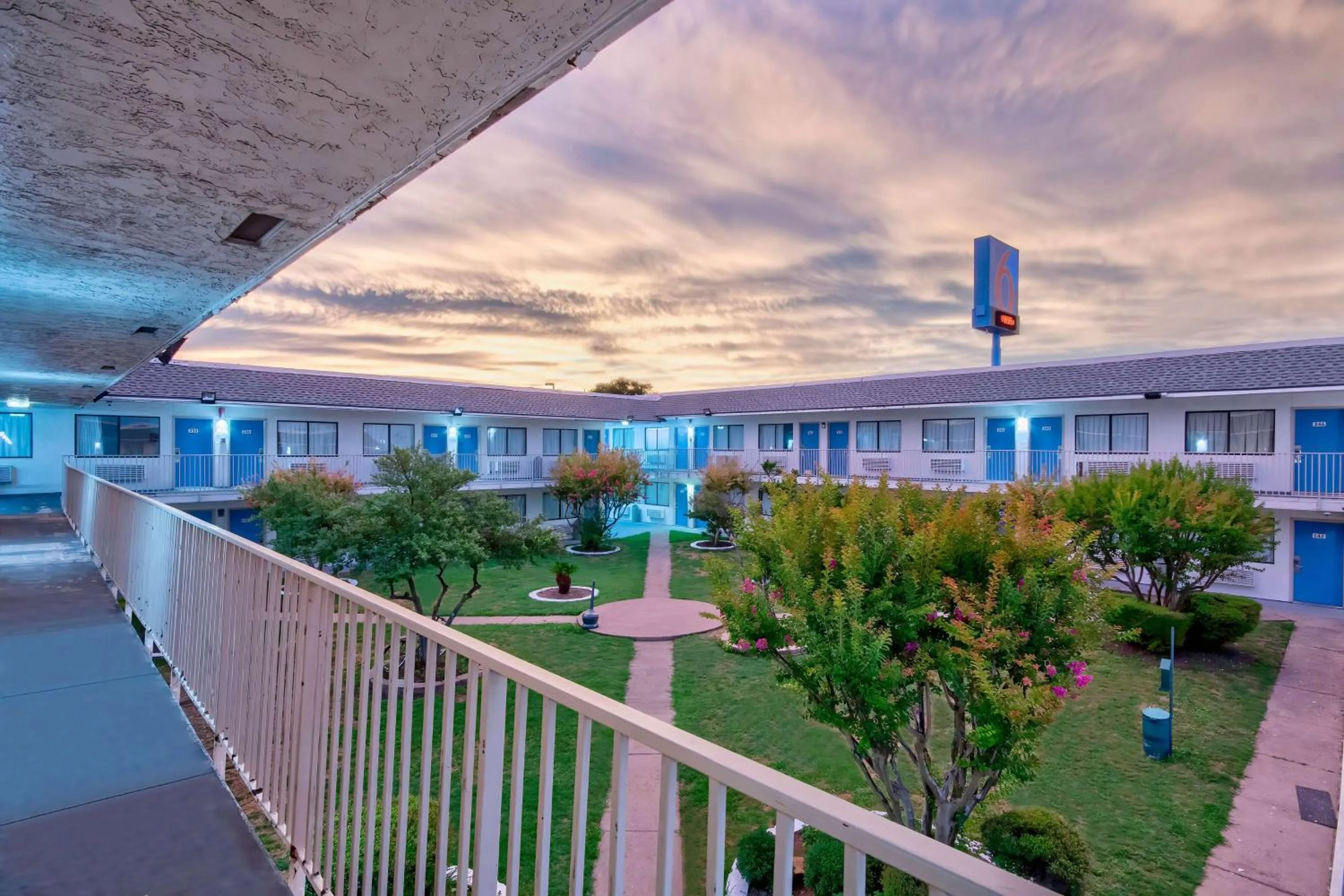 Property building in Motel 6-Austin, TX - North