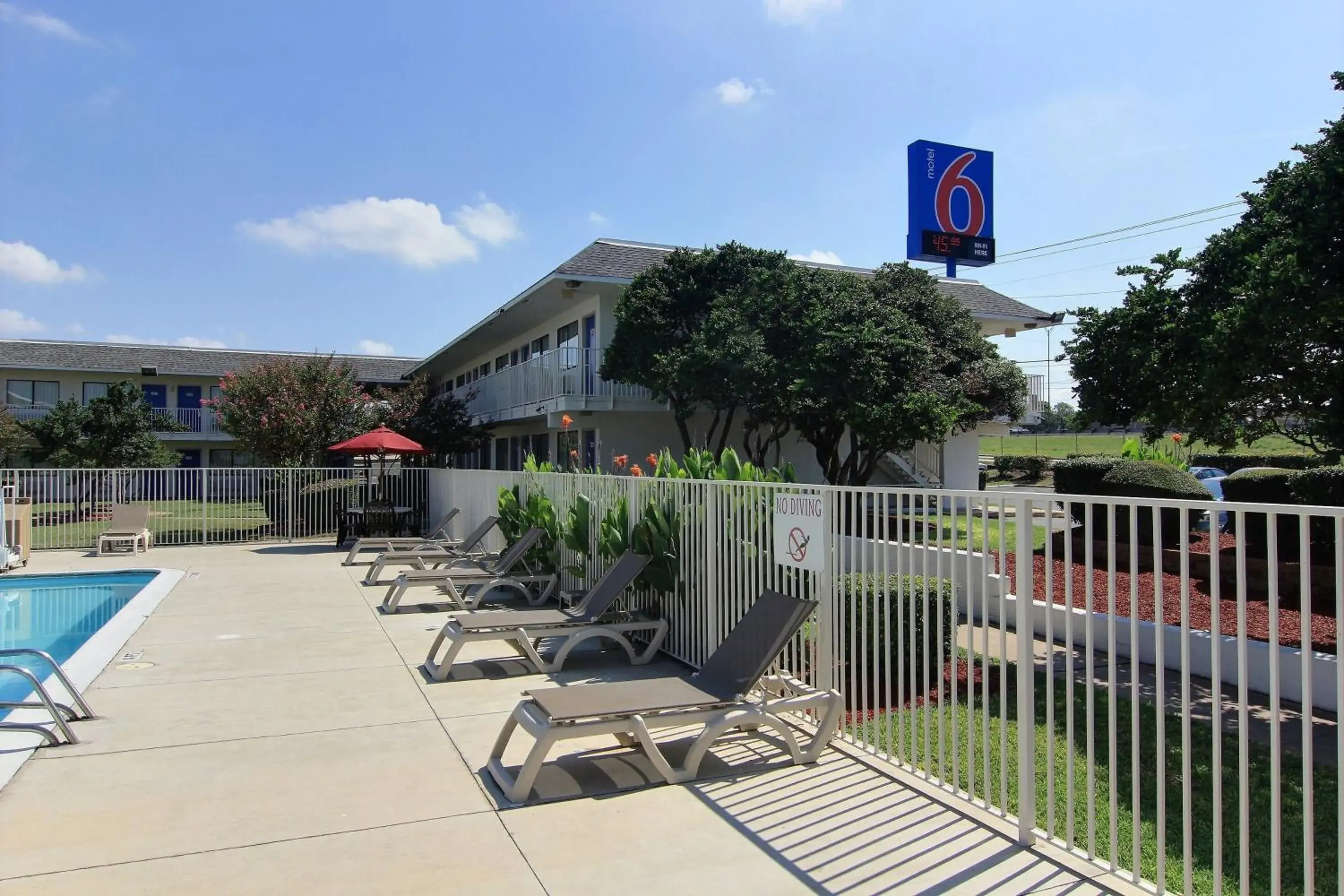 Facade/entrance in Motel 6-Austin, TX - North Facade/entrance in Motel 6-Austin, TX - North
