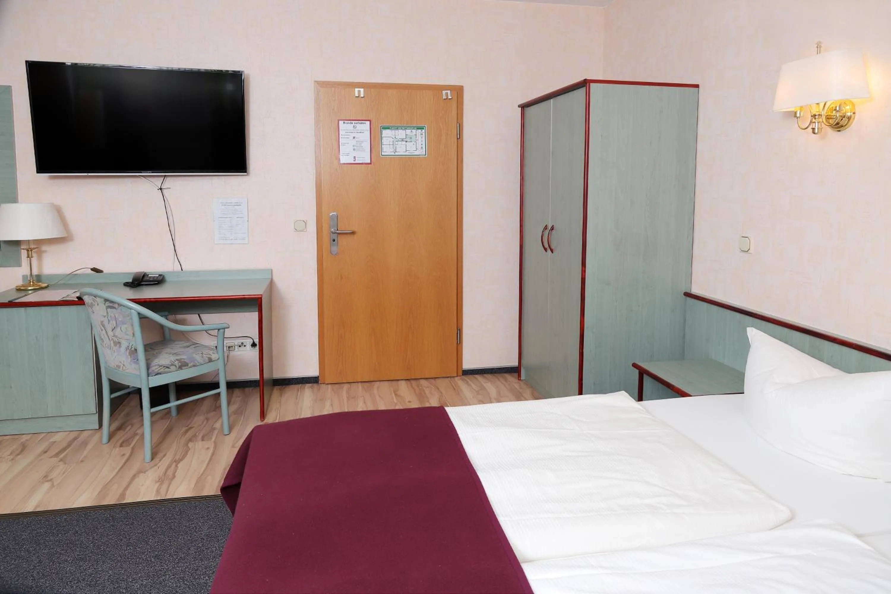 Photo of the whole room, Bed in Hotel "Am Werl"