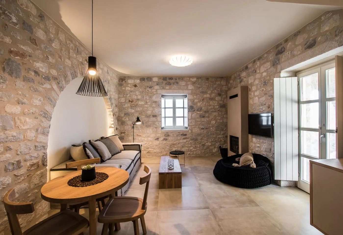 BASSA MAINA Villas & Suites