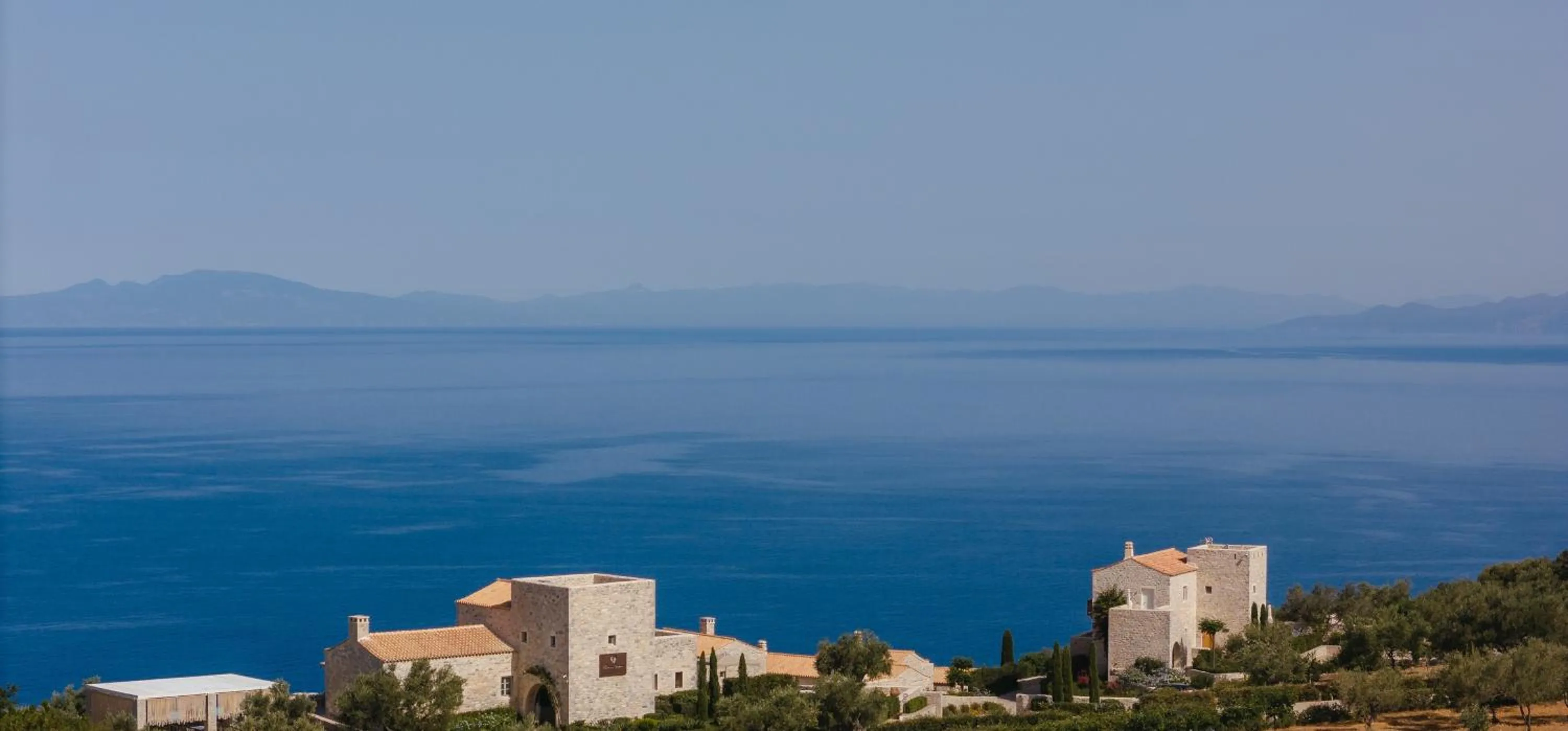 BASSA MAINA Villas & Suites