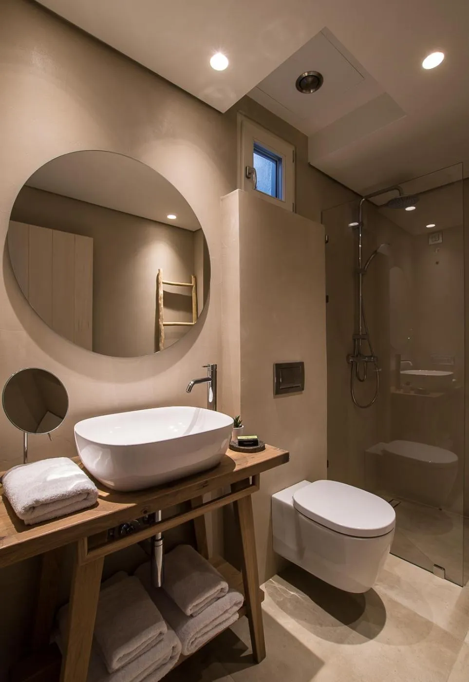 BASSA MAINA Villas & Suites