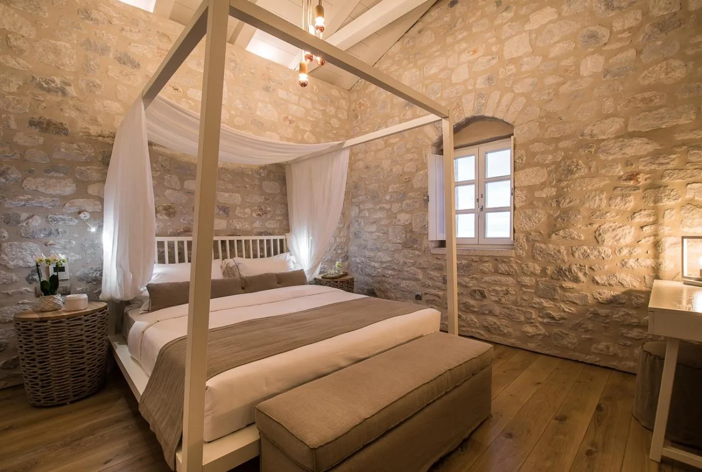 Bed in BASSA MAINA Villas & Suites