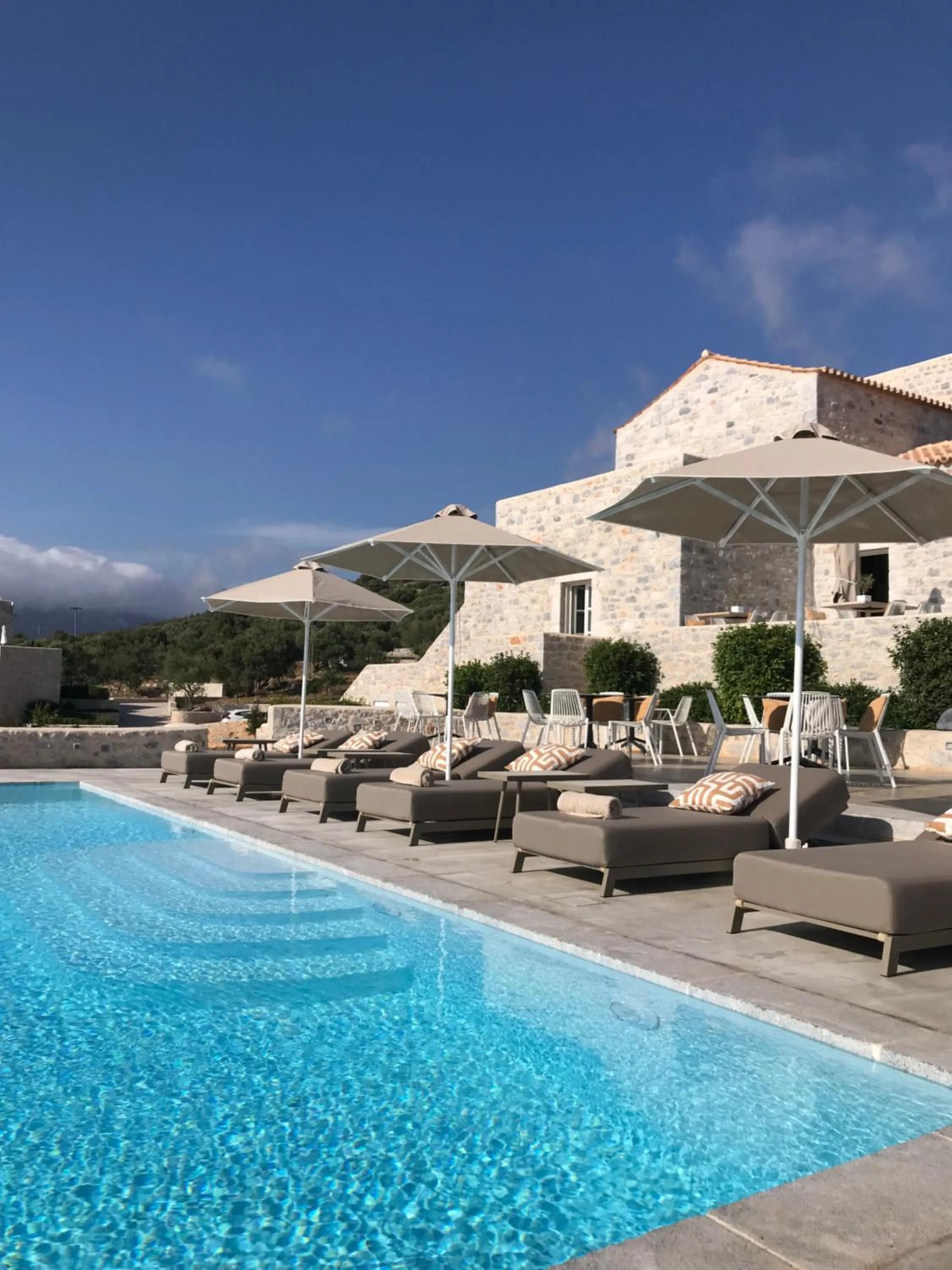 BASSA MAINA Villas & Suites