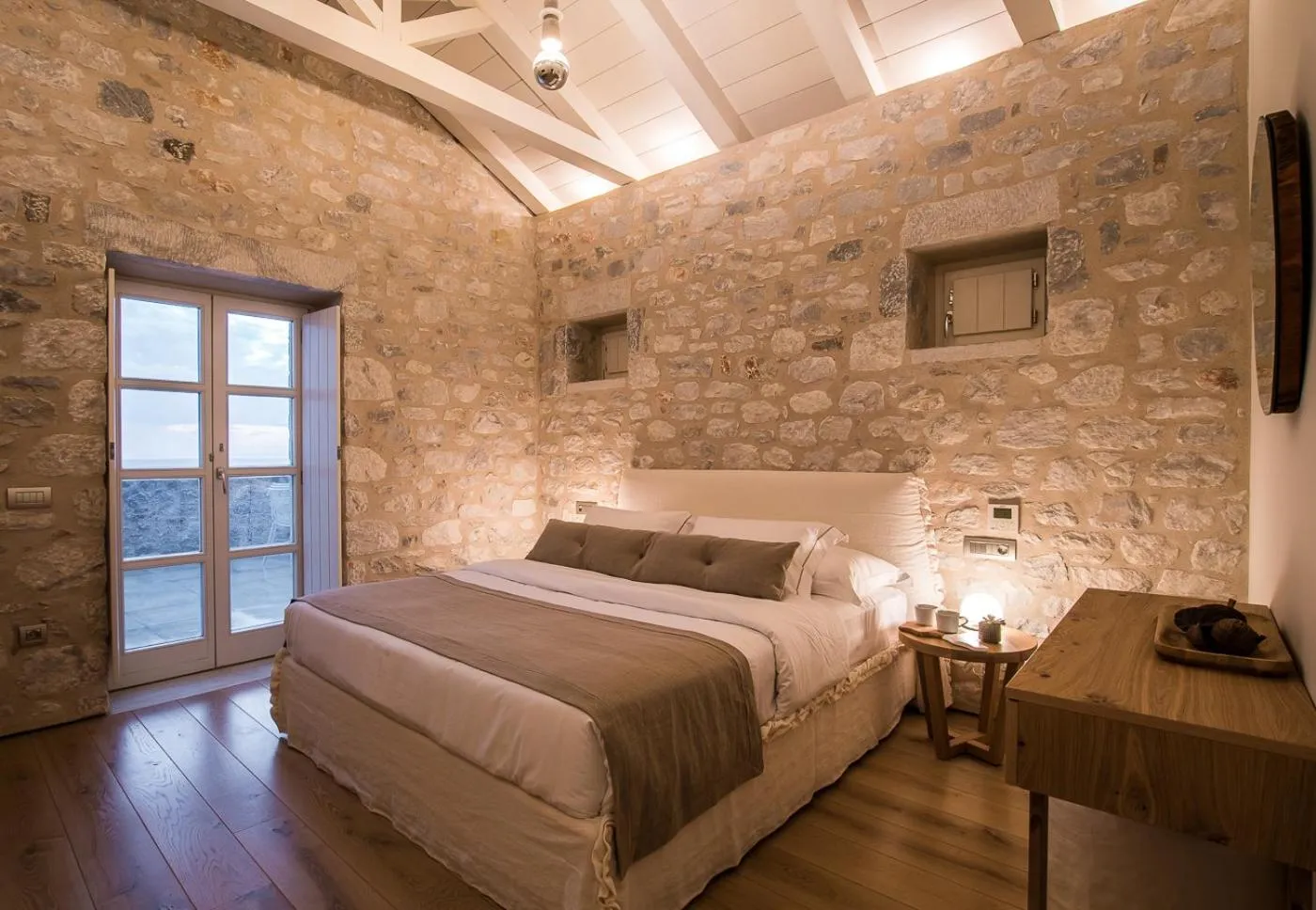 Bed in BASSA MAINA Villas & Suites