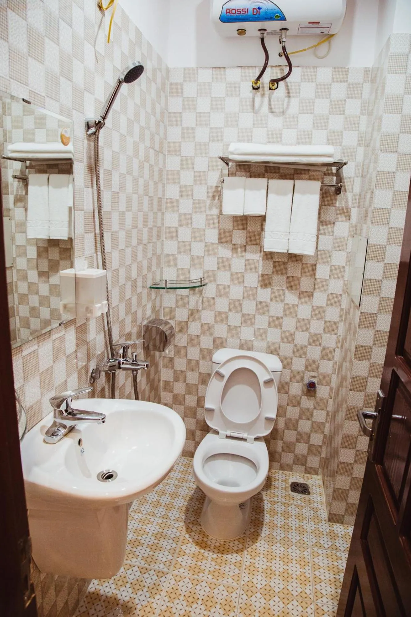 Bathroom in Windsor Hotel Son La