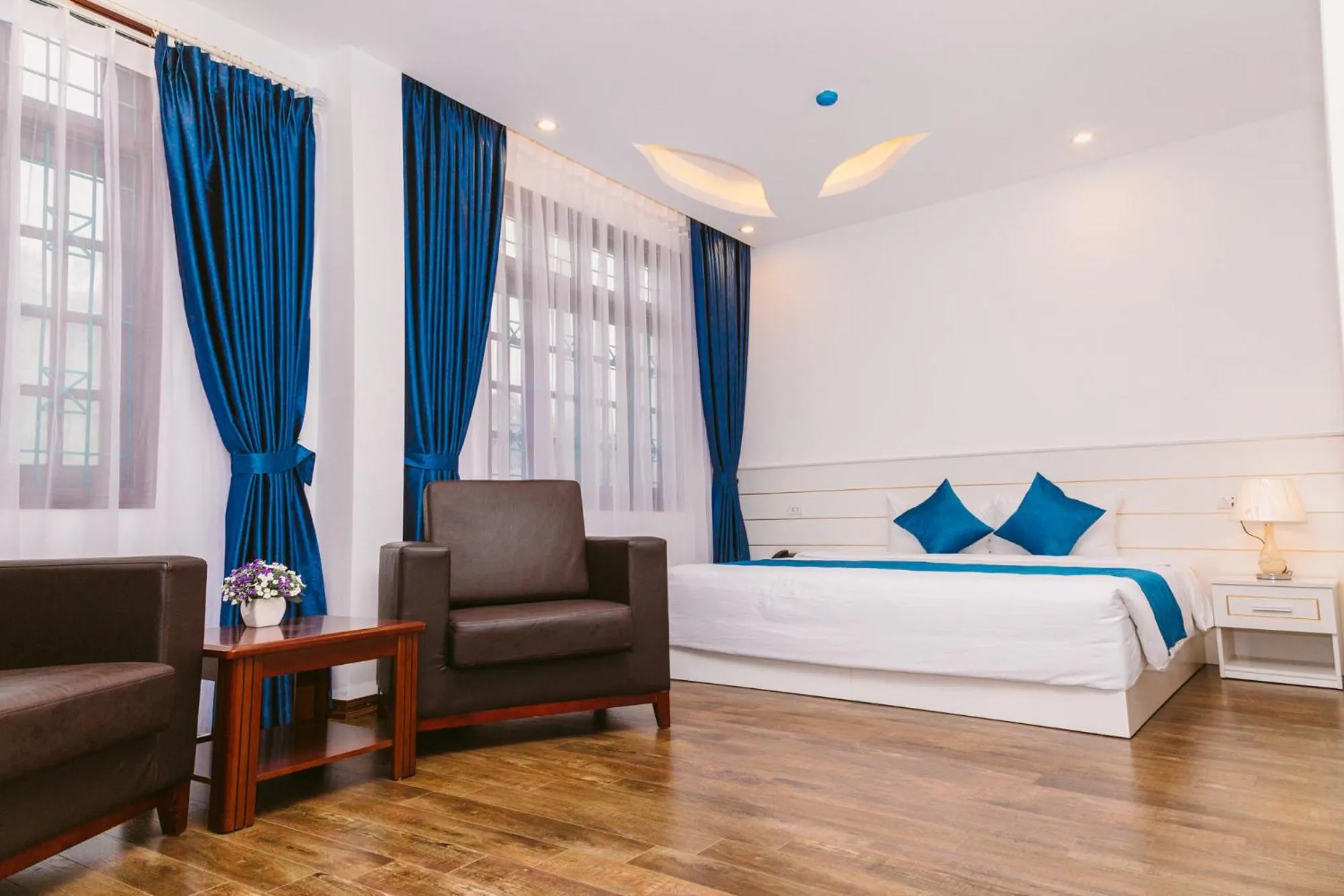 Photo of the whole room, Bed in Windsor Hotel Son La