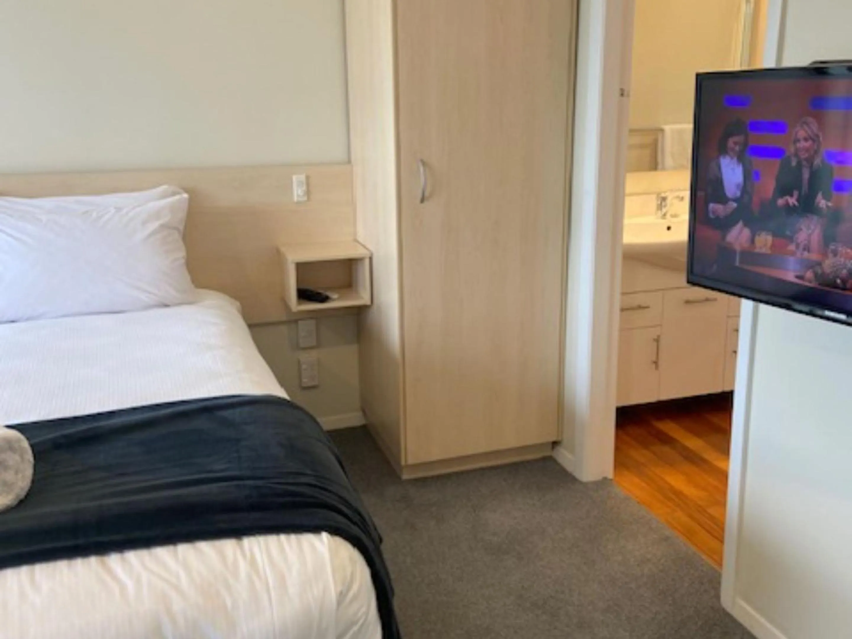 Bed in Balmoral Motel