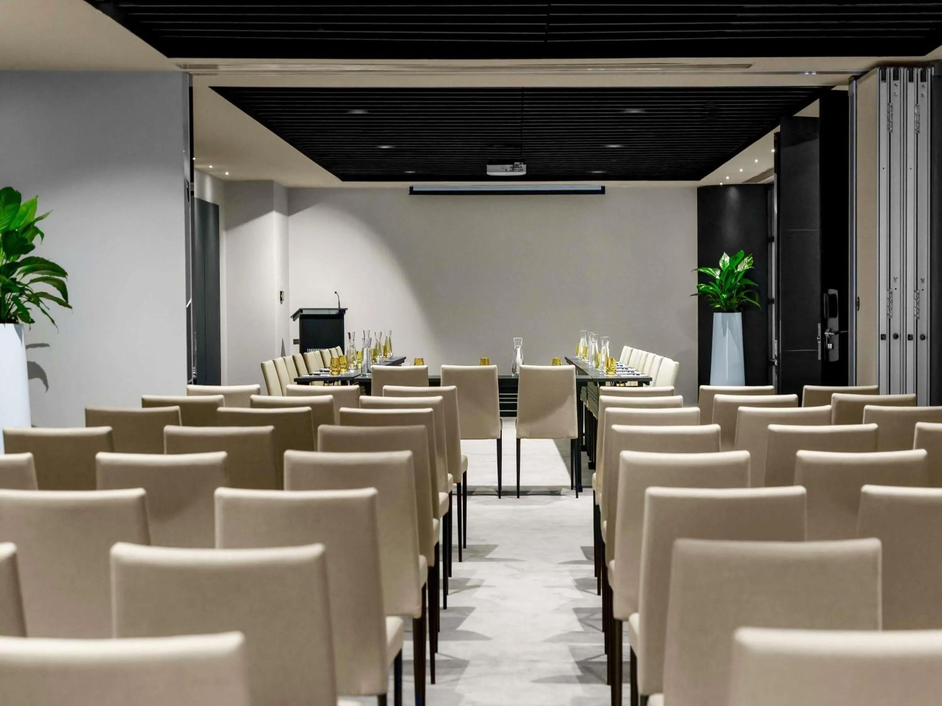 Meeting/conference room in Peppers Waymouth Hotel