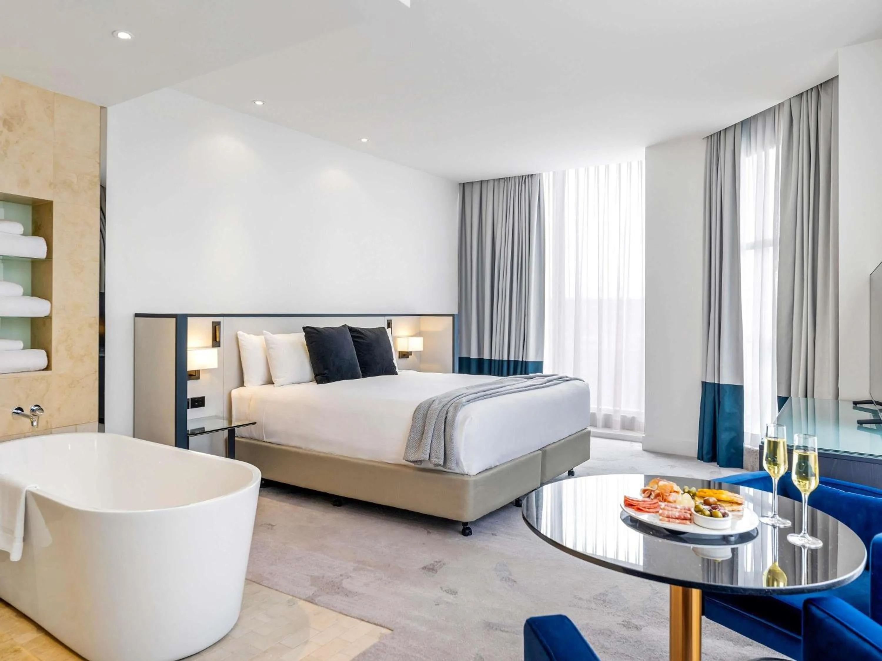 Property building, Bed in Peppers Waymouth Hotel