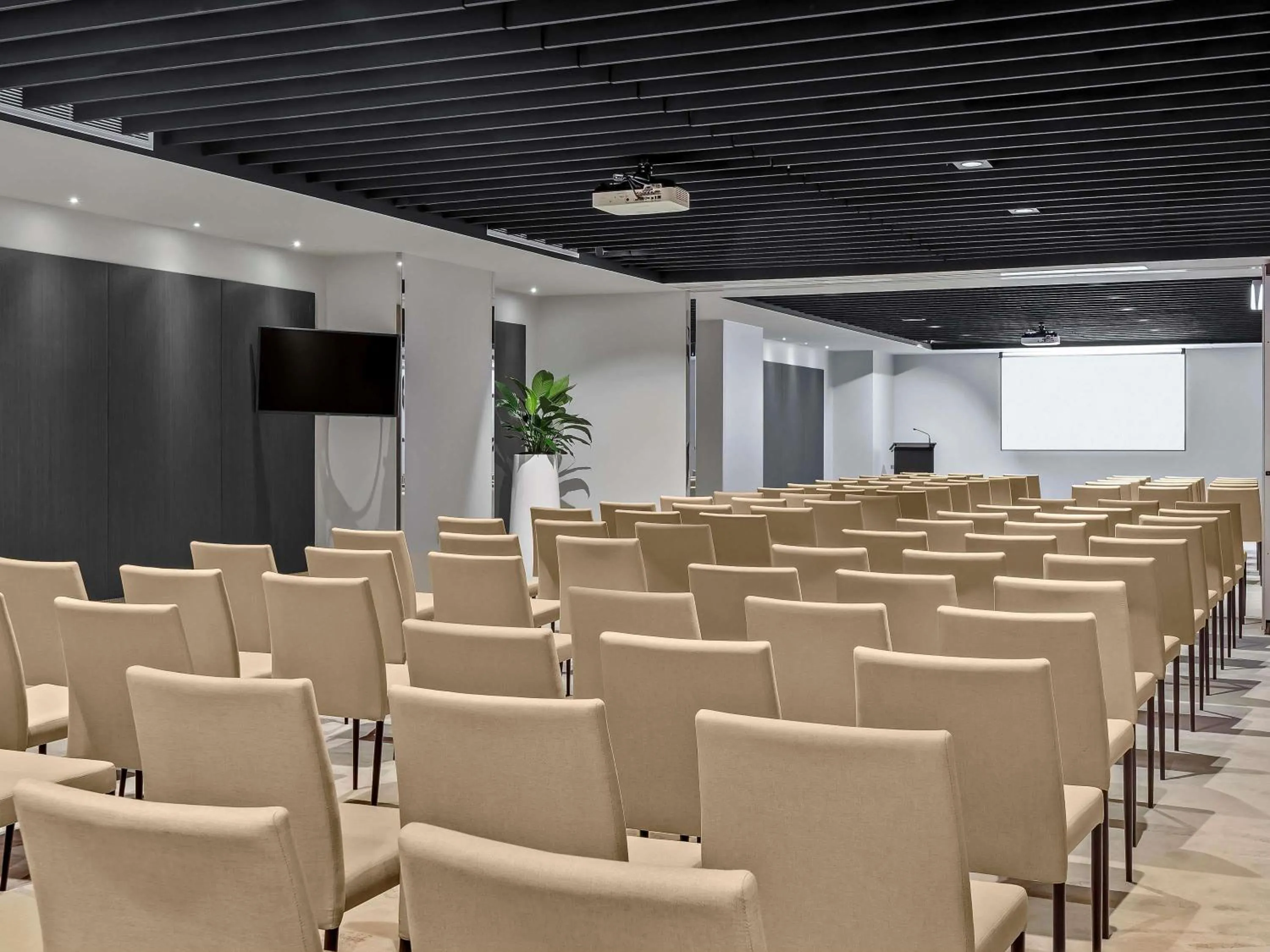 Meeting/conference room in Peppers Waymouth Hotel