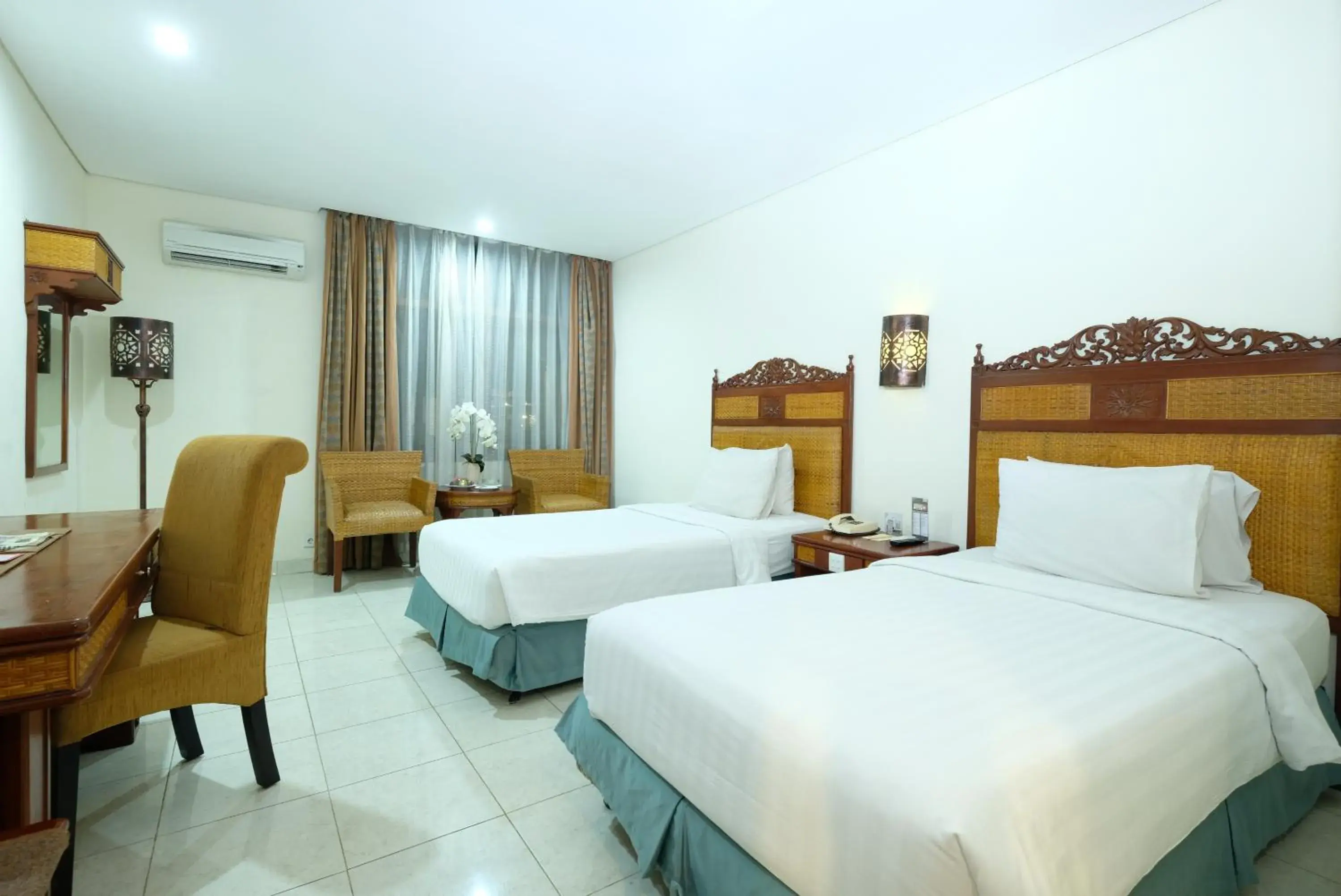 Deluxe Double or Twin Room in Kusuma Sahid Prince Hotel Solo Deluxe Double or Twin Room in Kusuma Sahid Prince Hotel Solo