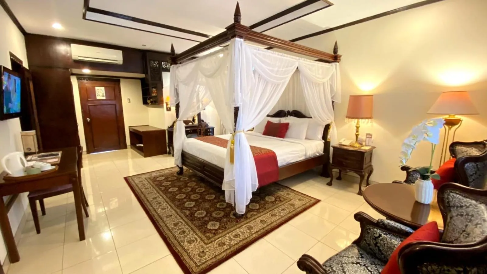 Bedroom, Bed in Kusuma Sahid Prince Hotel Solo