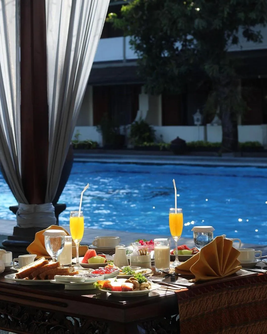 Swimming pool in Kusuma Sahid Prince Hotel Solo