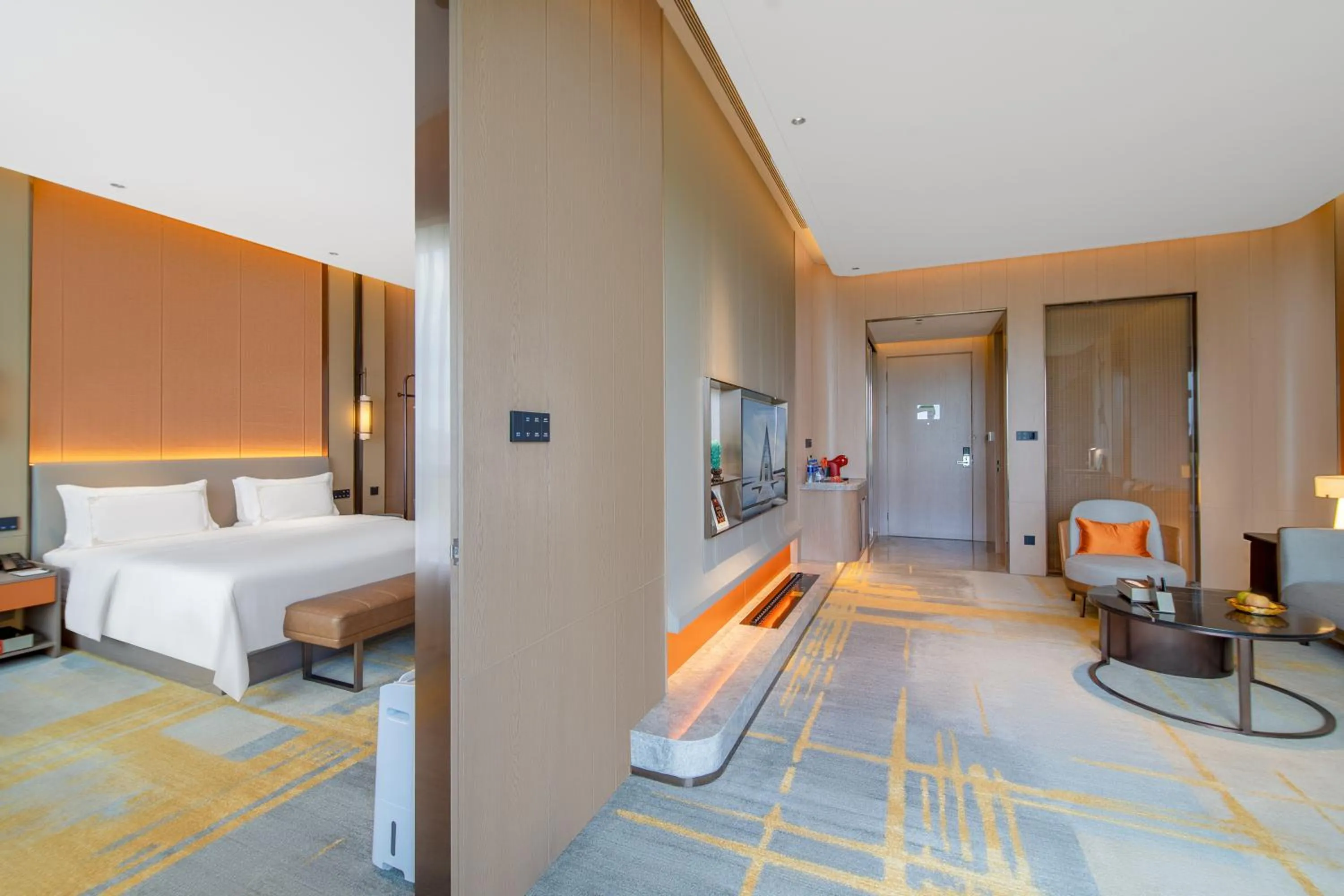 Photo of the whole room, Bed in Suzhou Tongli Lake View Hotel