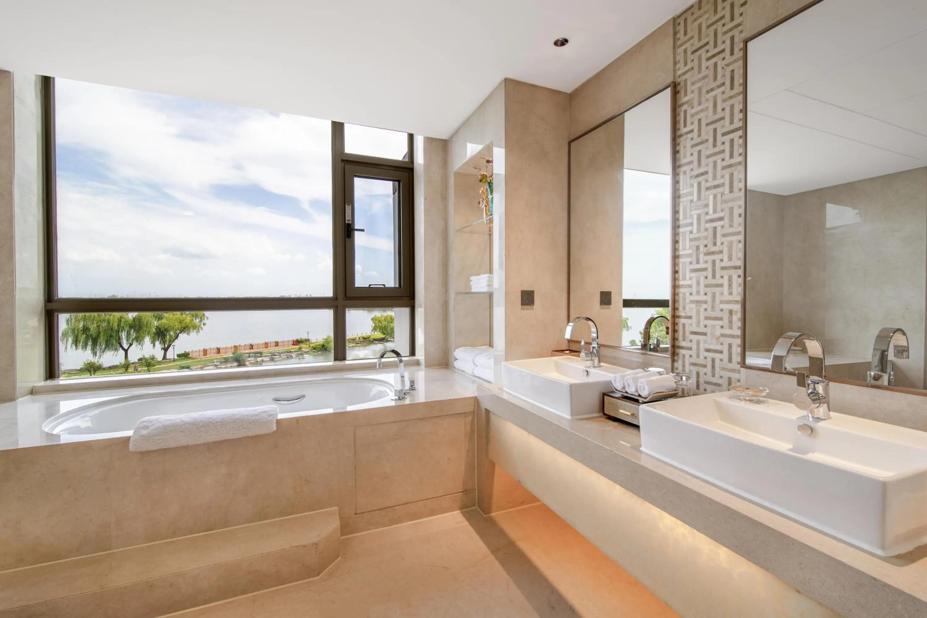 Bathroom in Suzhou Tongli Lake View Hotel