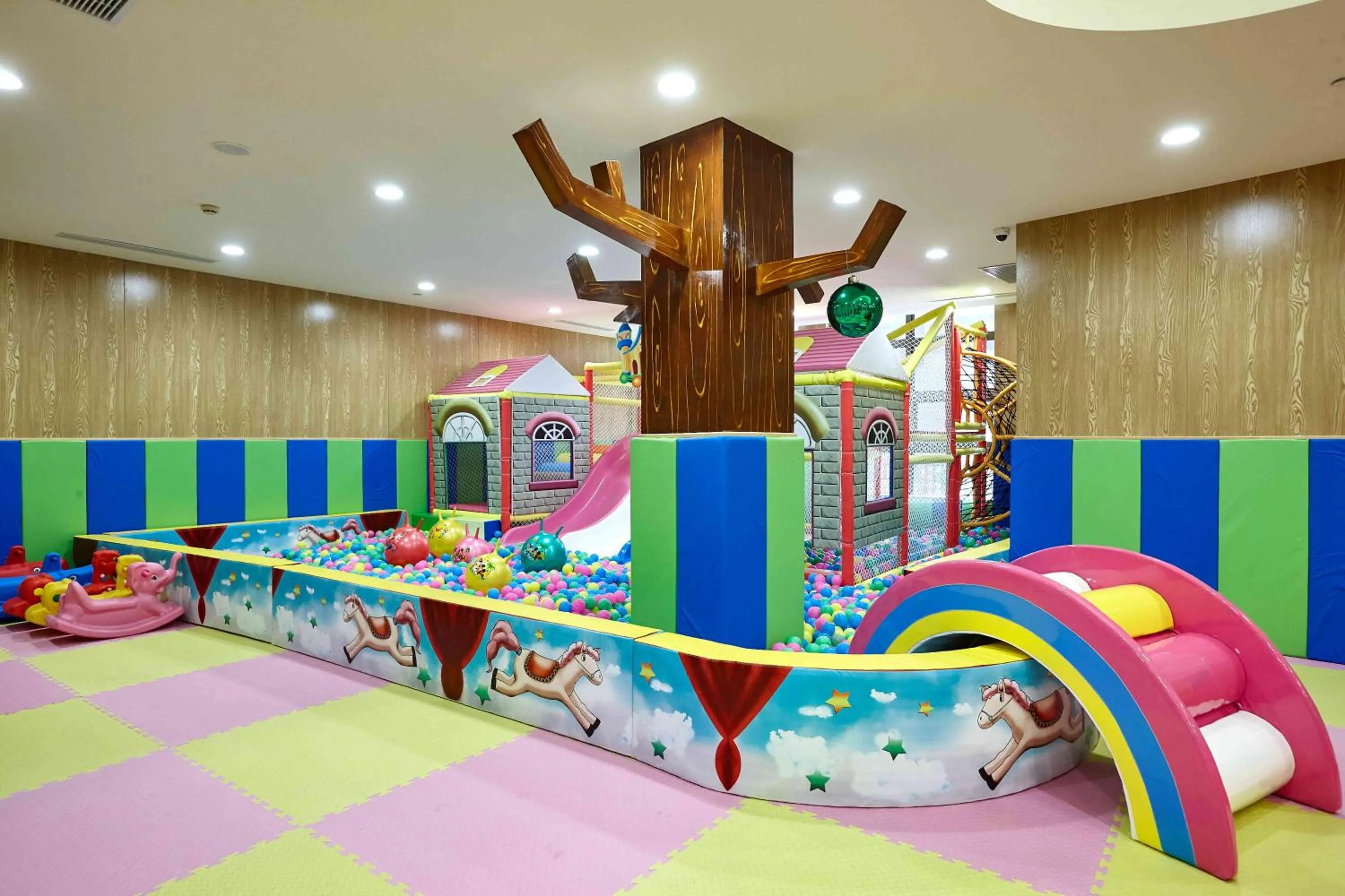 Children play ground in Suzhou Tongli Lake View Hotel