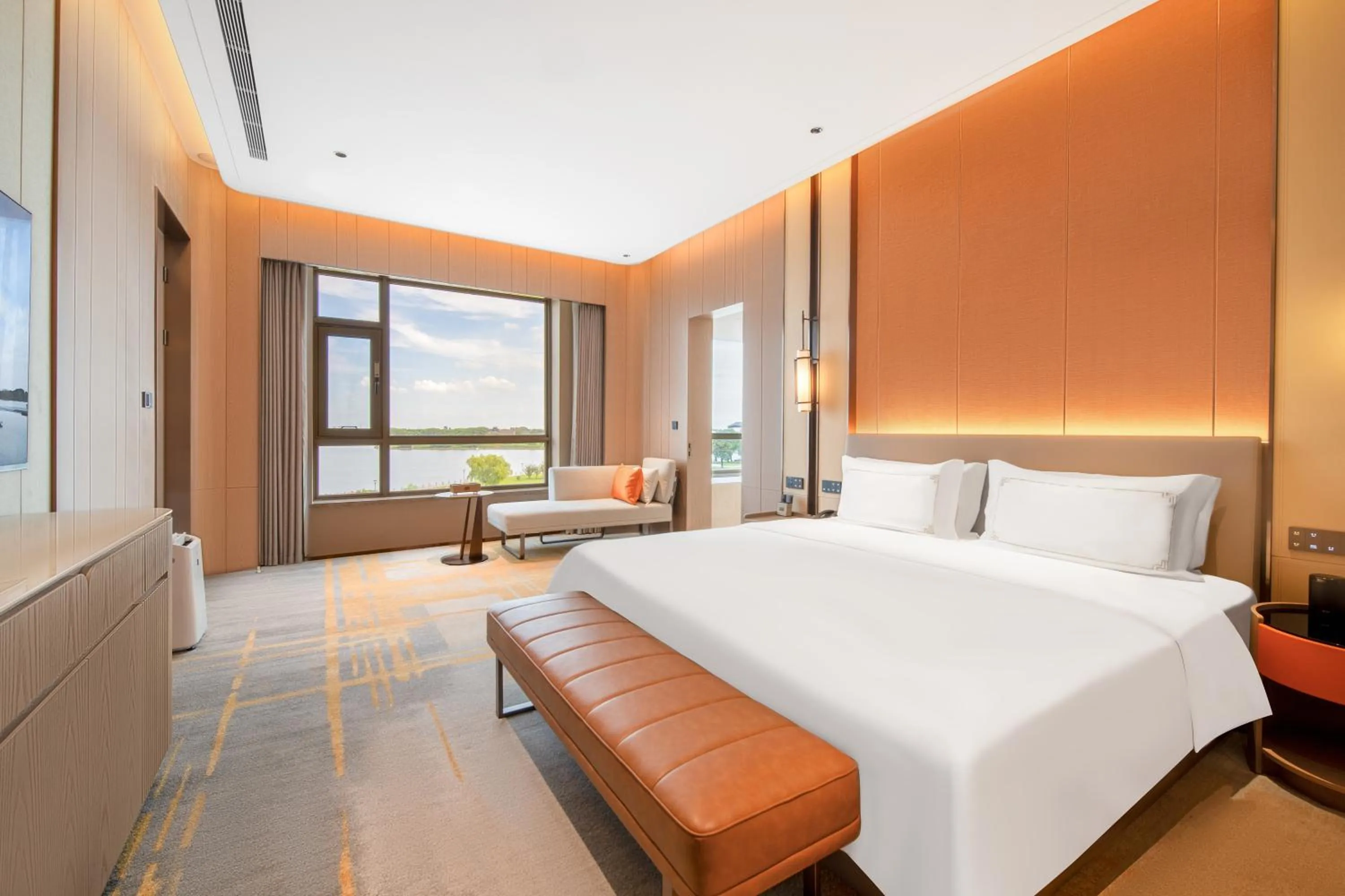 Photo of the whole room, Bed in Suzhou Tongli Lake View Hotel