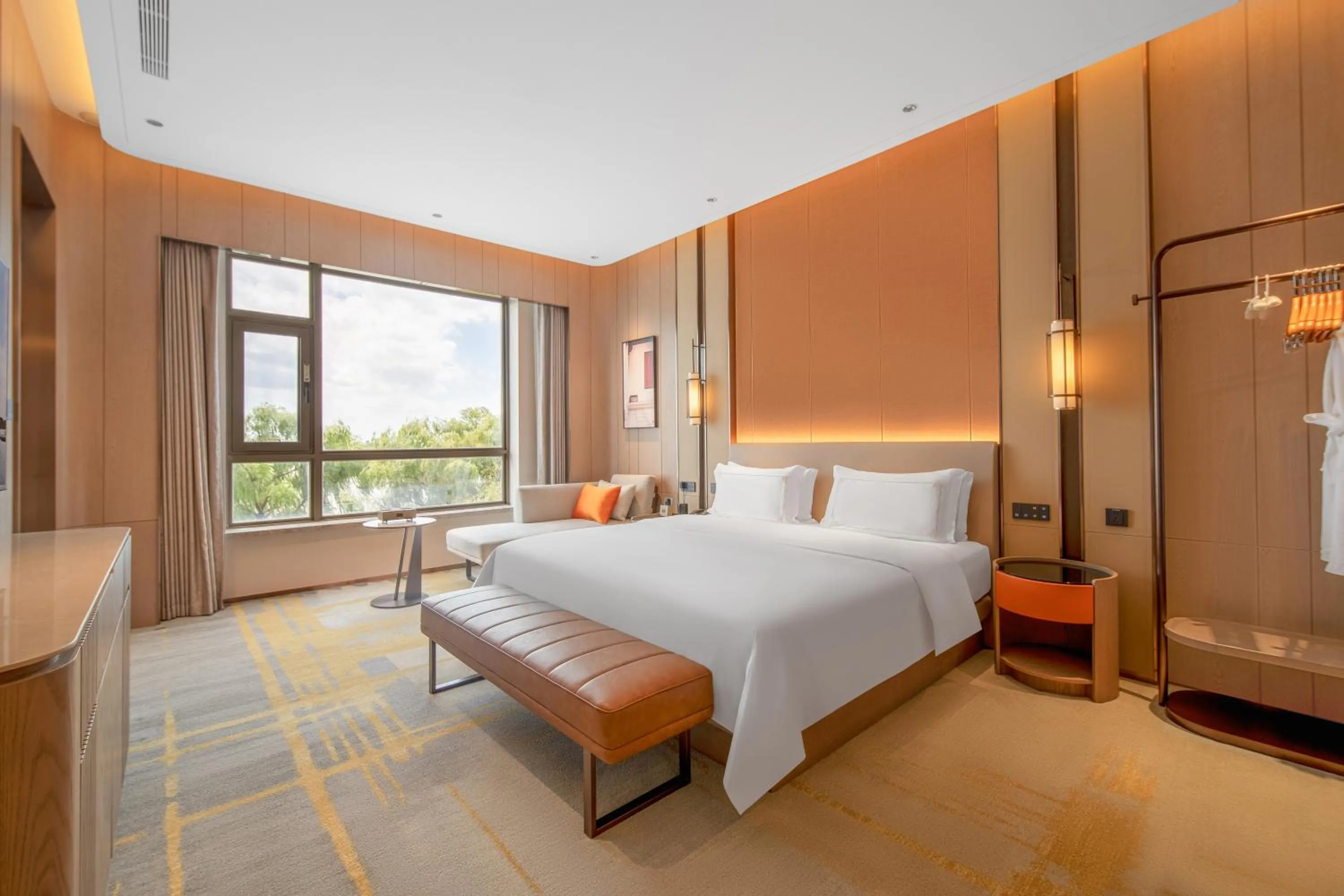 Photo of the whole room, Bed in Suzhou Tongli Lake View Hotel