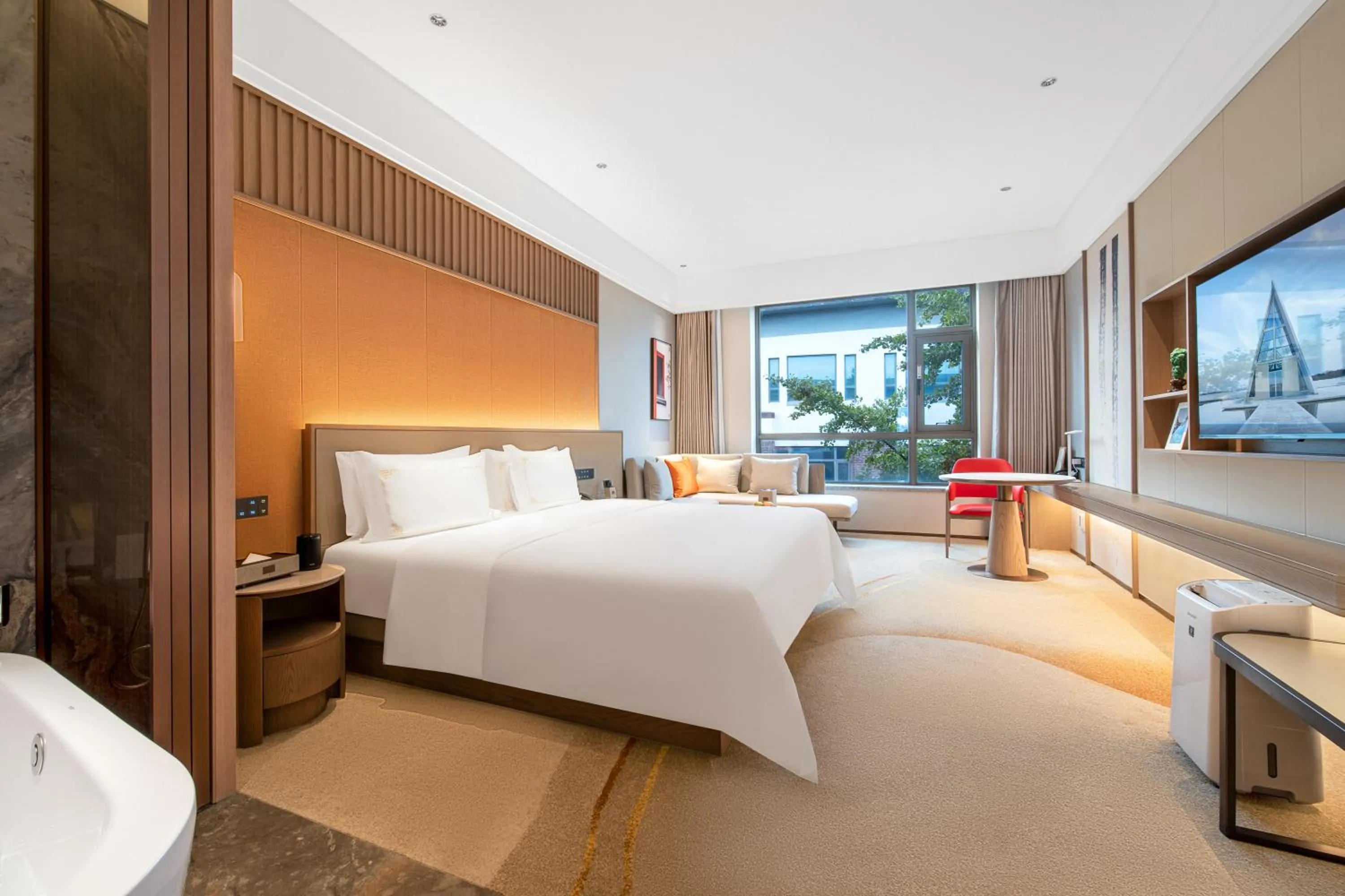 Photo of the whole room, Bed in Suzhou Tongli Lake View Hotel