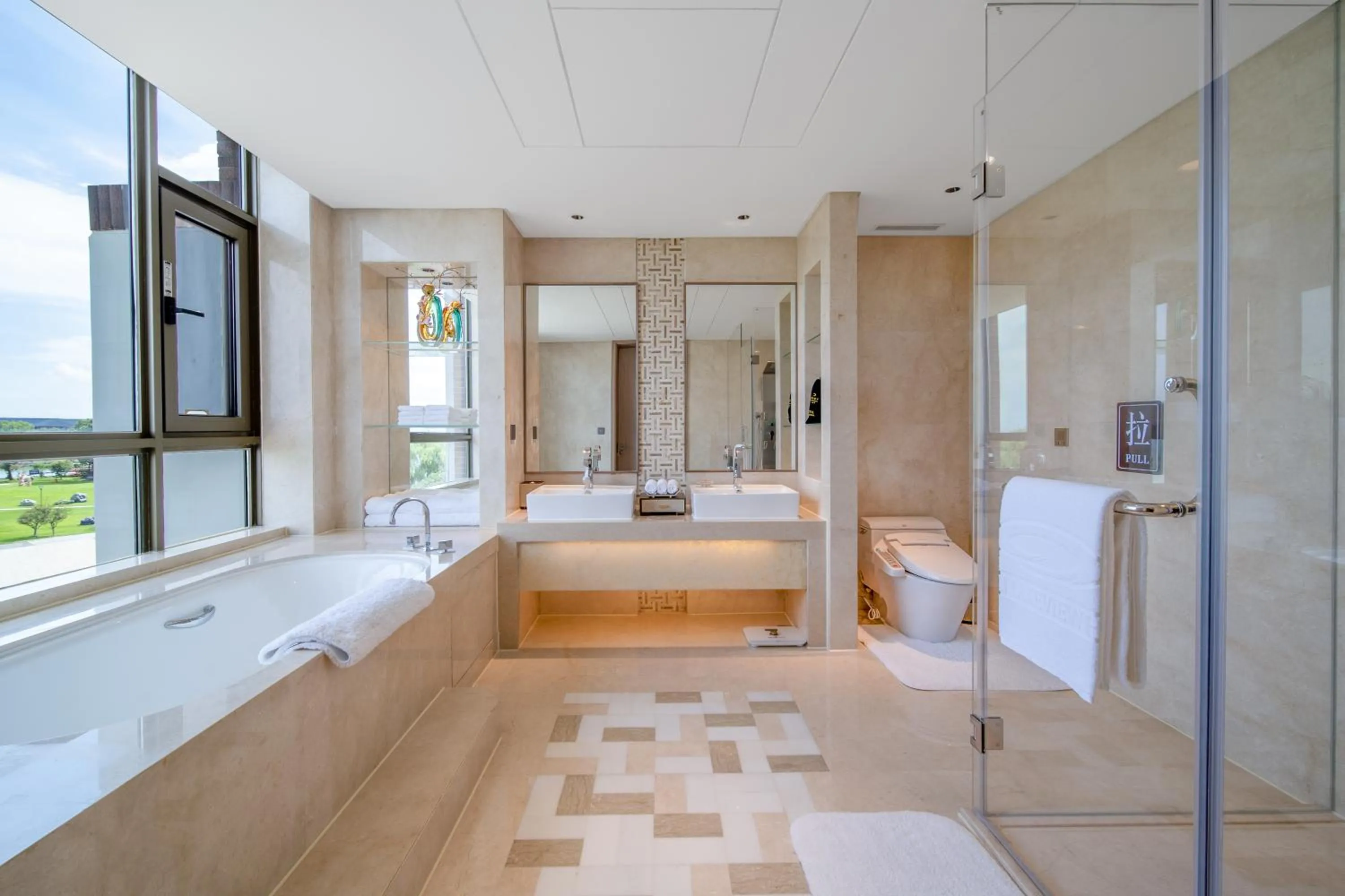 Bathroom in Suzhou Tongli Lake View Hotel