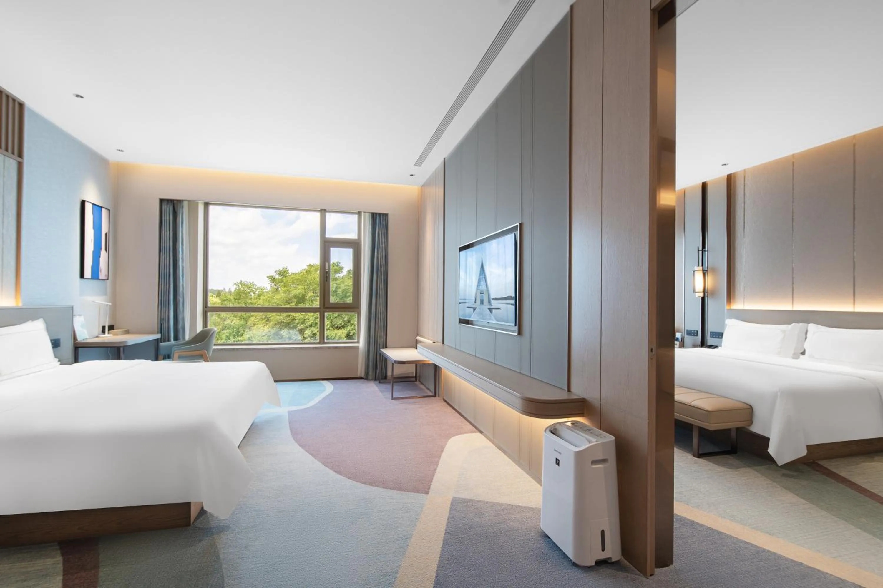 Photo of the whole room, Bed in Suzhou Tongli Lake View Hotel