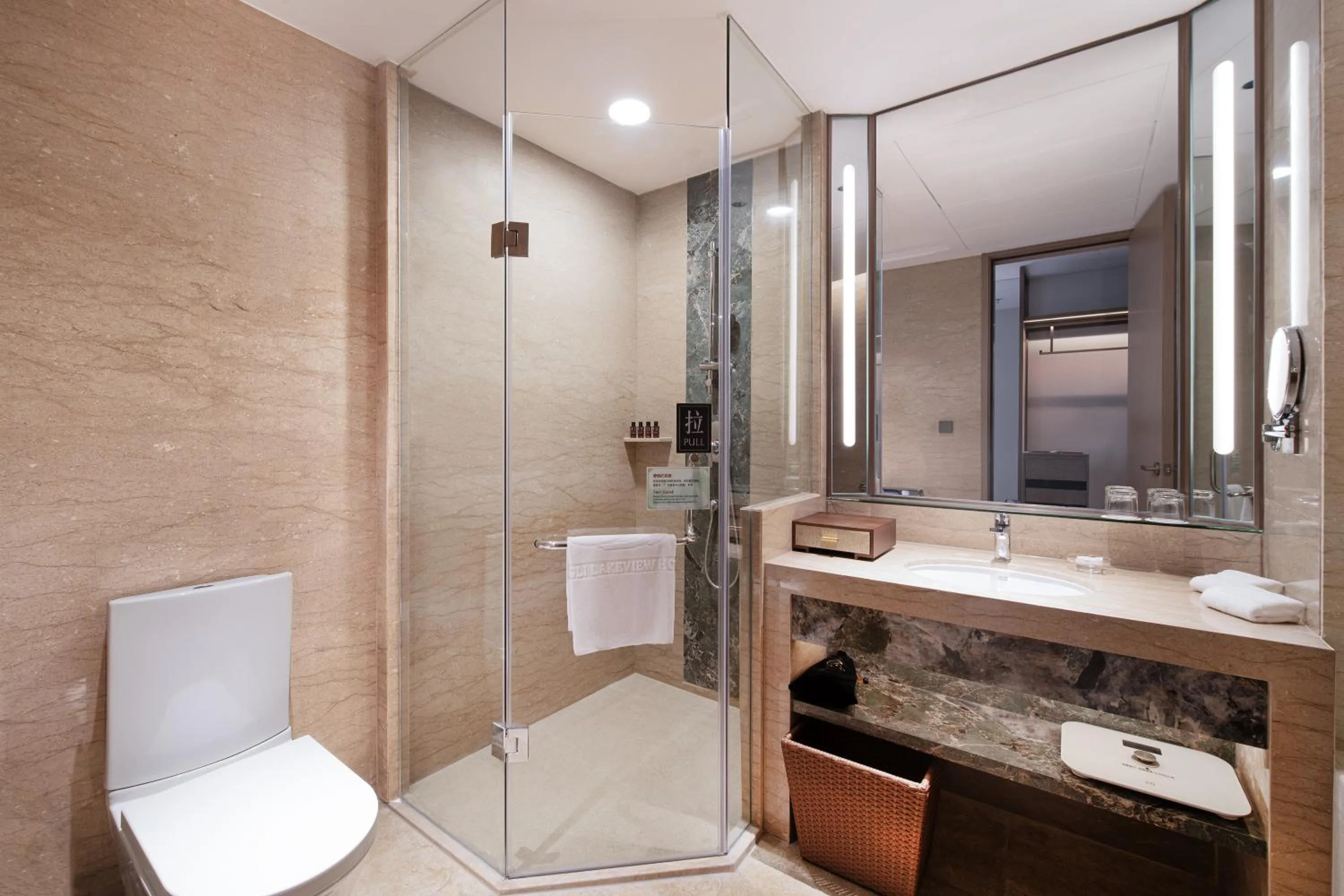 Shower in Suzhou Tongli Lake View Hotel