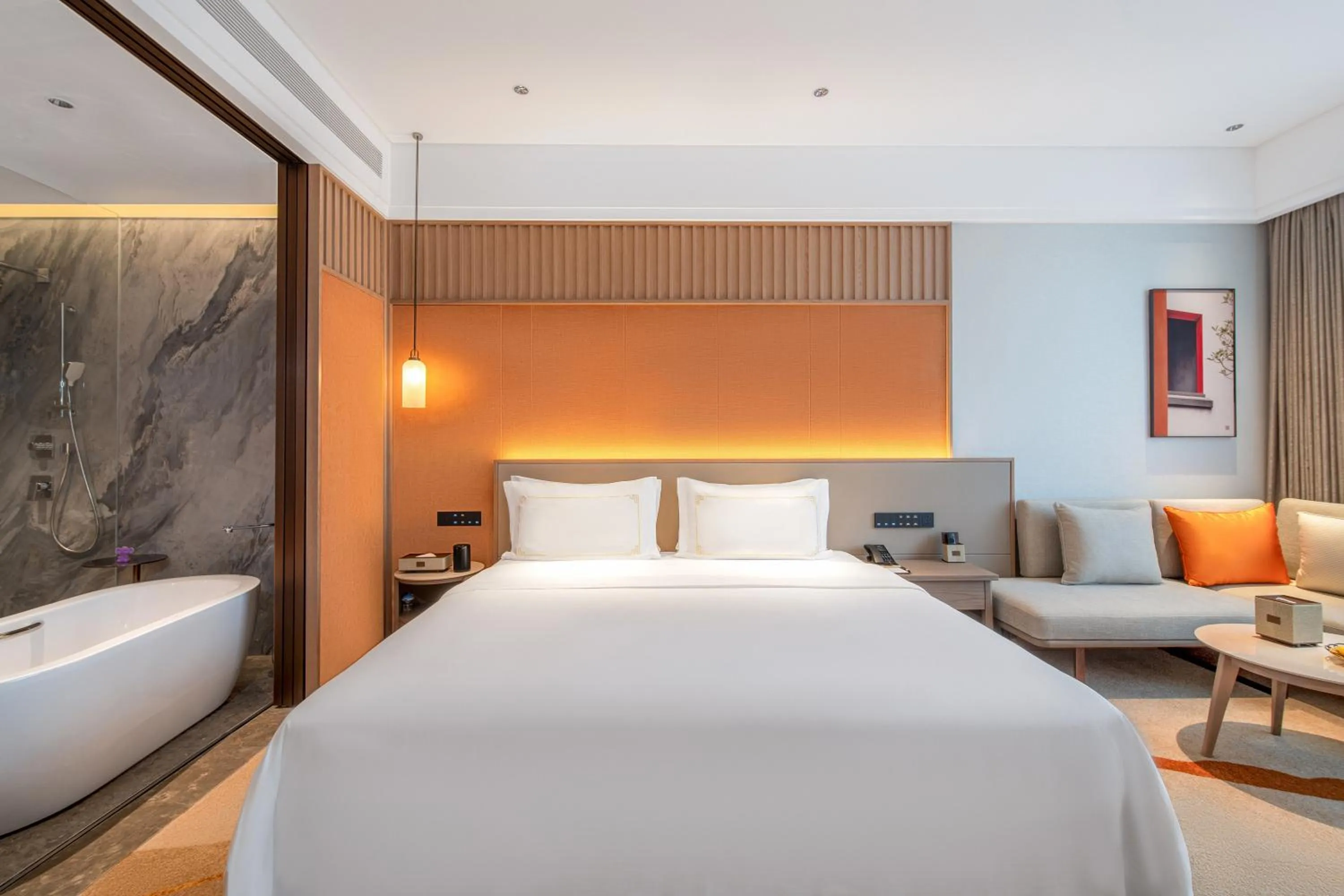 Photo of the whole room, Bed in Suzhou Tongli Lake View Hotel