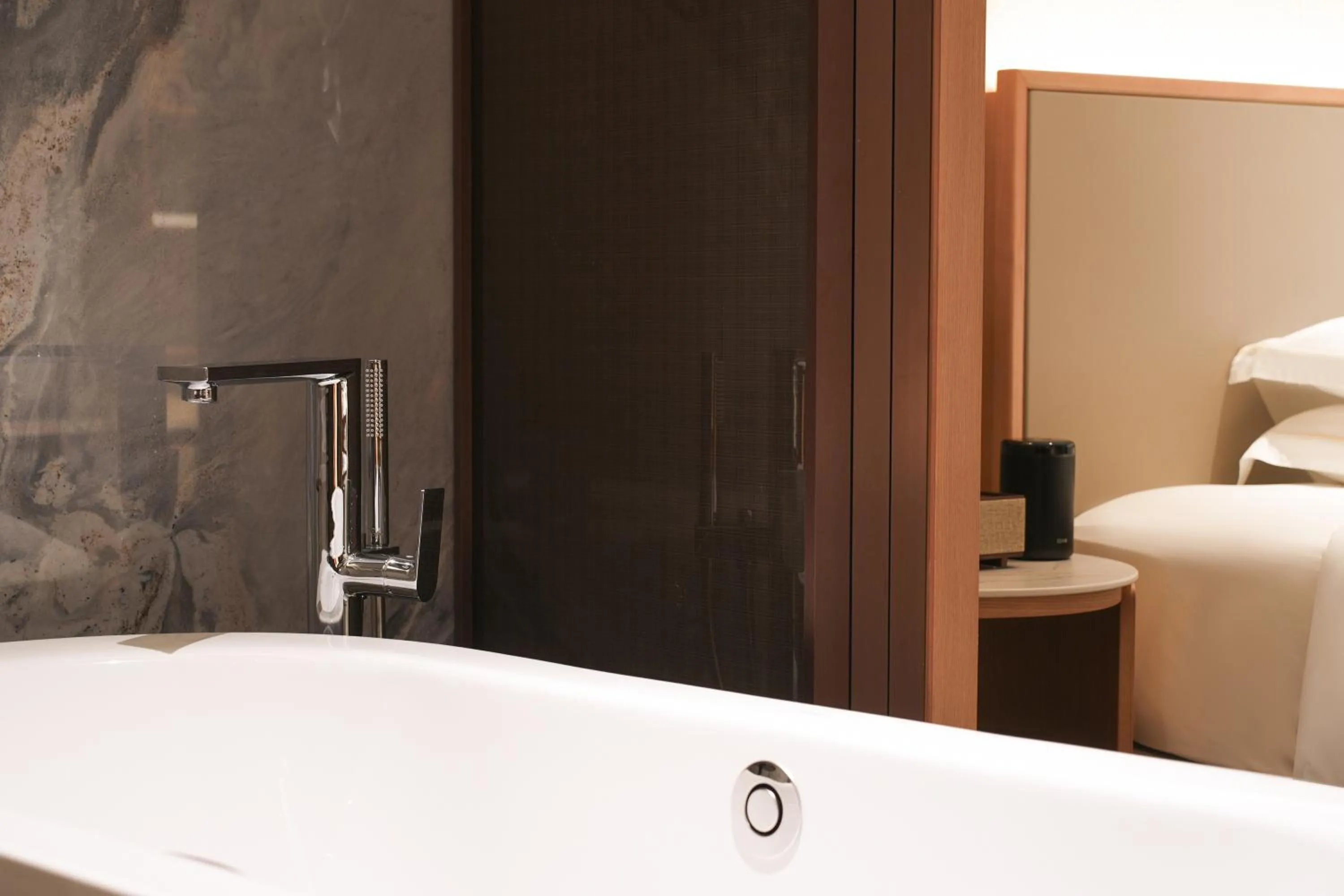 Bath in Suzhou Tongli Lake View Hotel