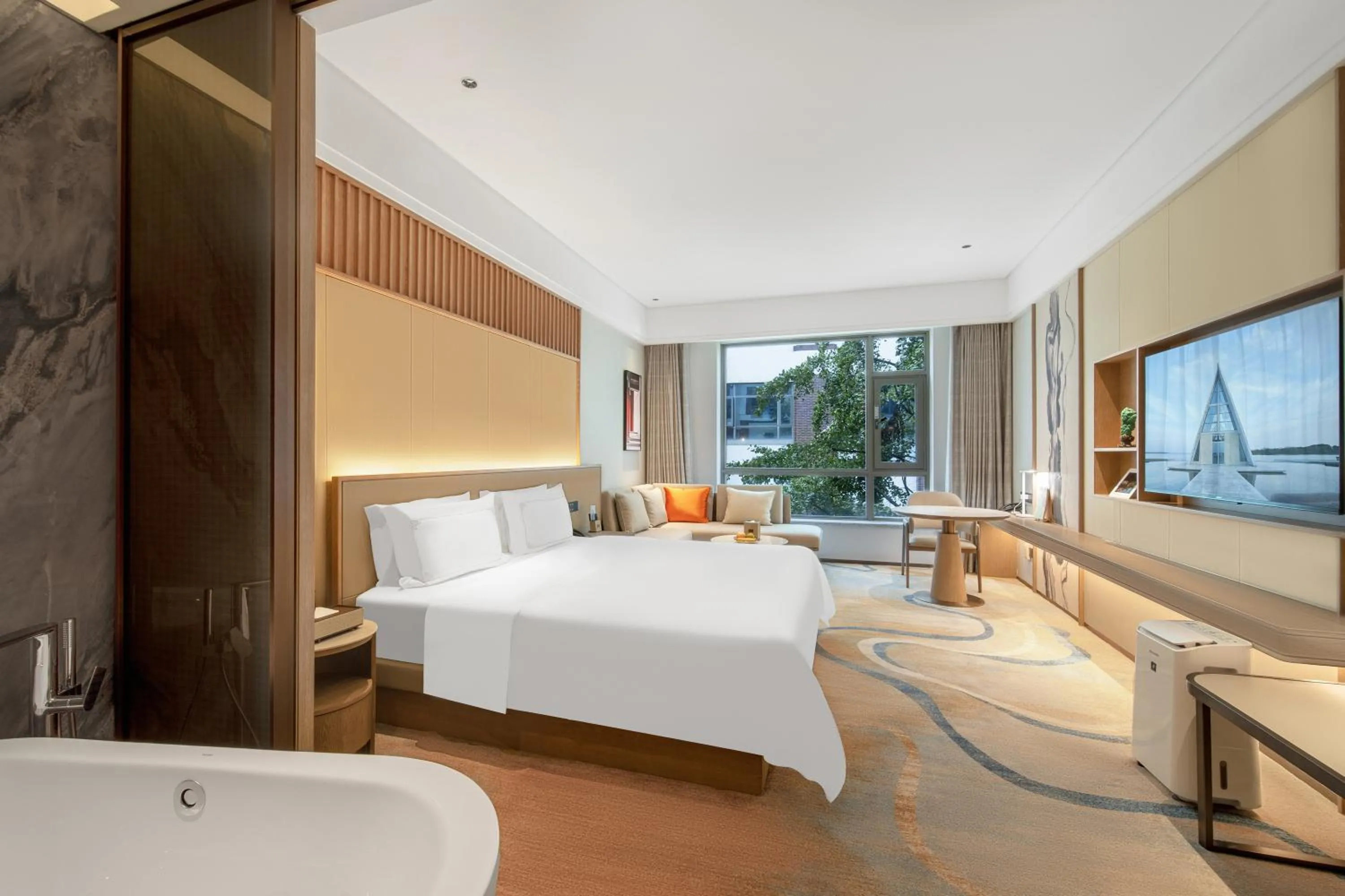 Photo of the whole room, Bed in Suzhou Tongli Lake View Hotel