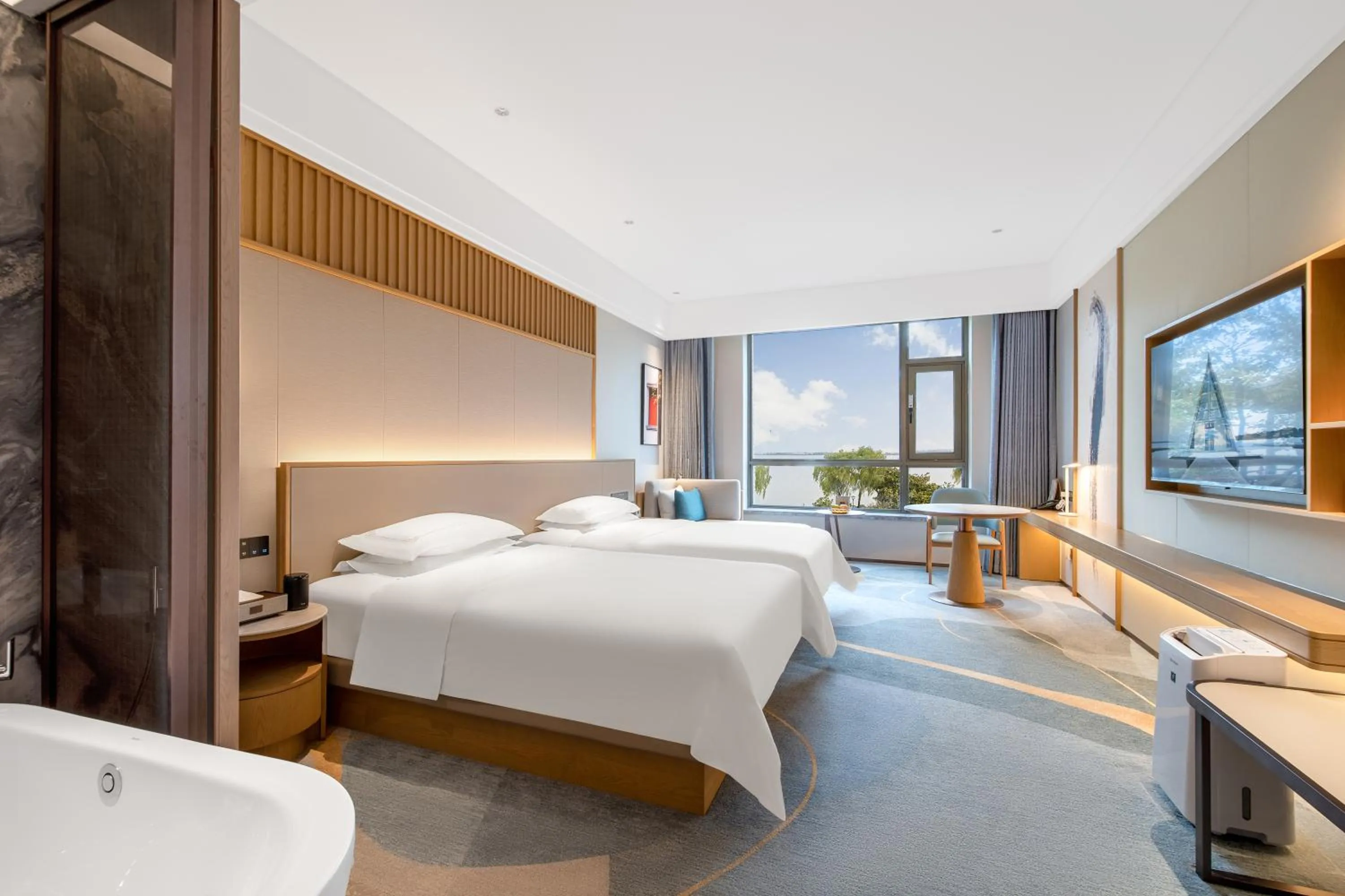 Photo of the whole room, Bed in Suzhou Tongli Lake View Hotel