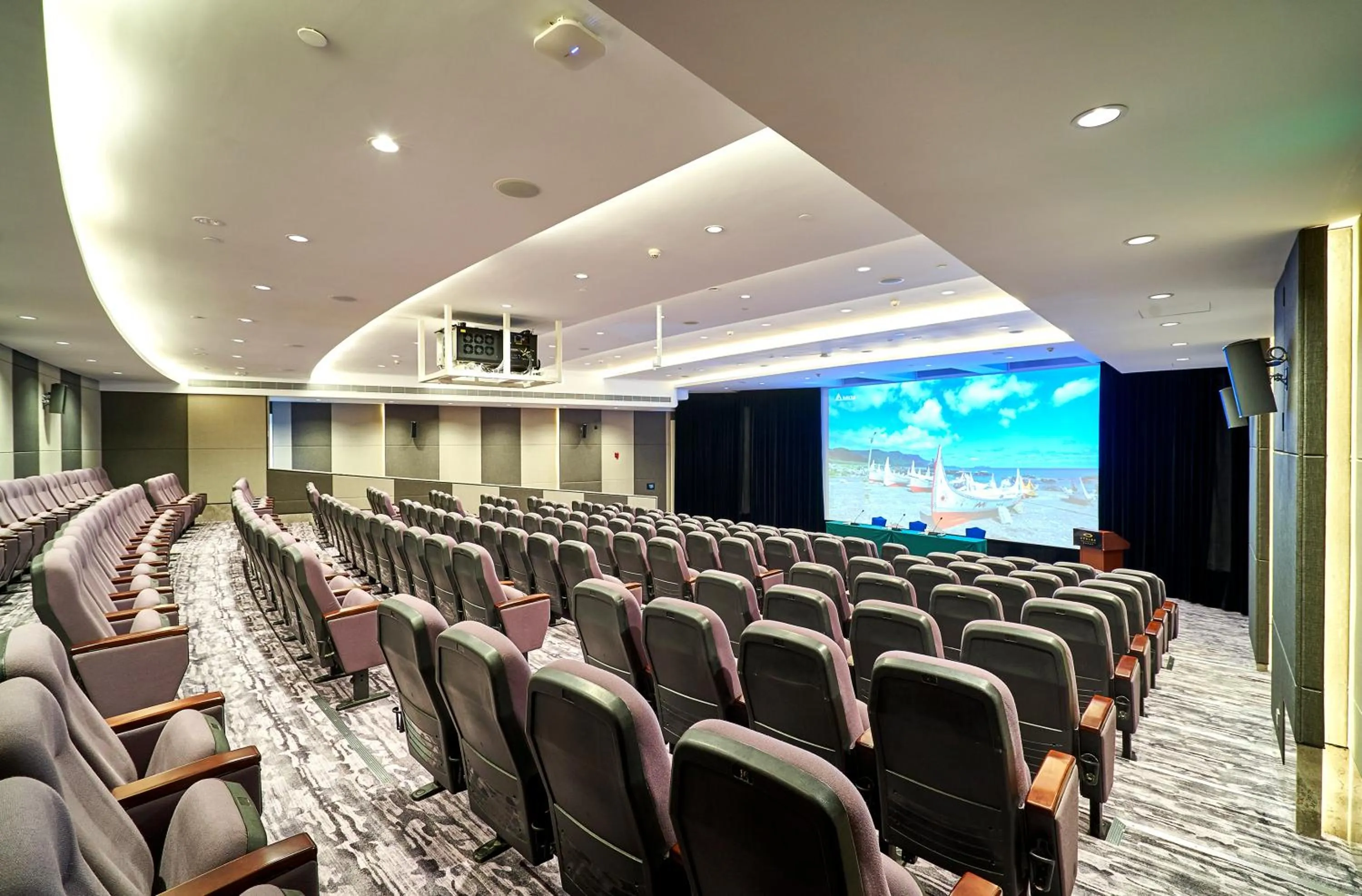 Meeting/conference room in Suzhou Tongli Lake View Hotel