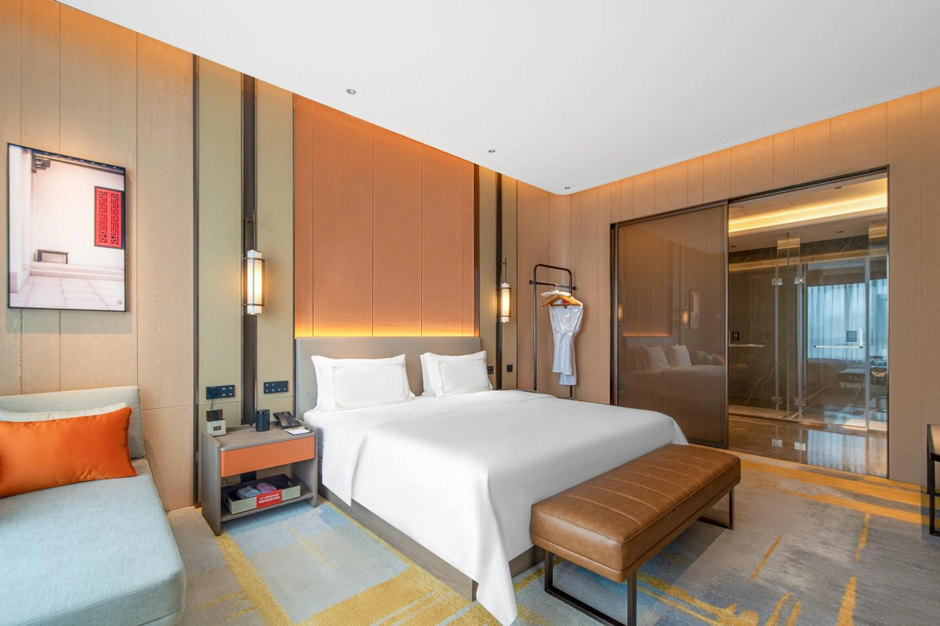 Photo of the whole room, Bed in Suzhou Tongli Lake View Hotel