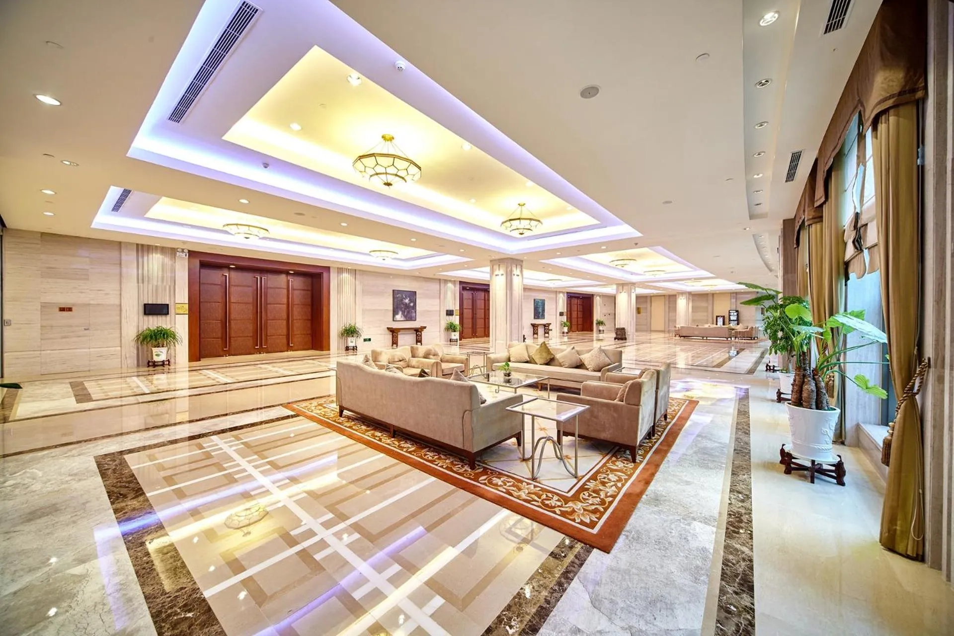 Lobby or reception in Suzhou Tongli Lake View Hotel
