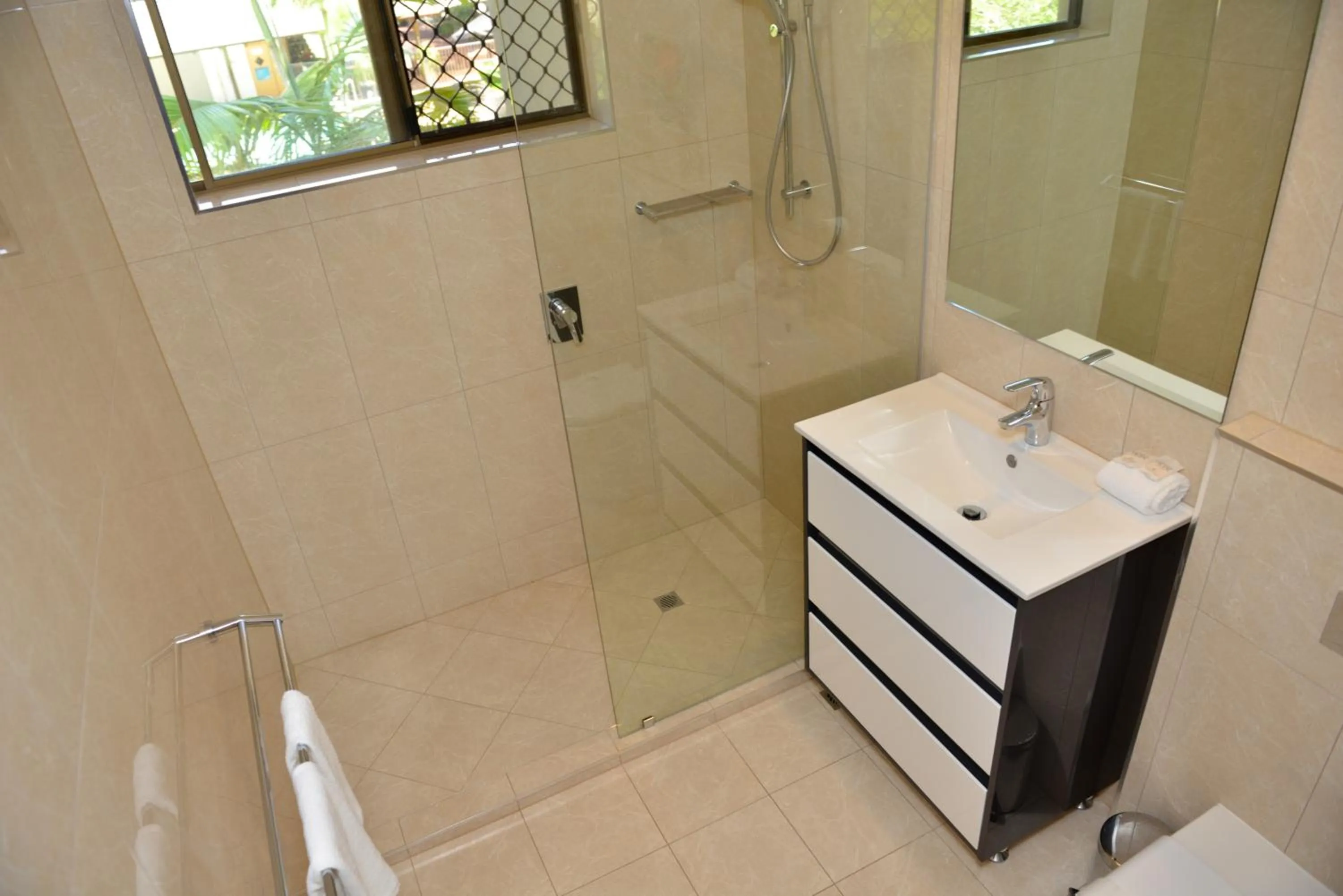 Shower in Noosa Village River Resort