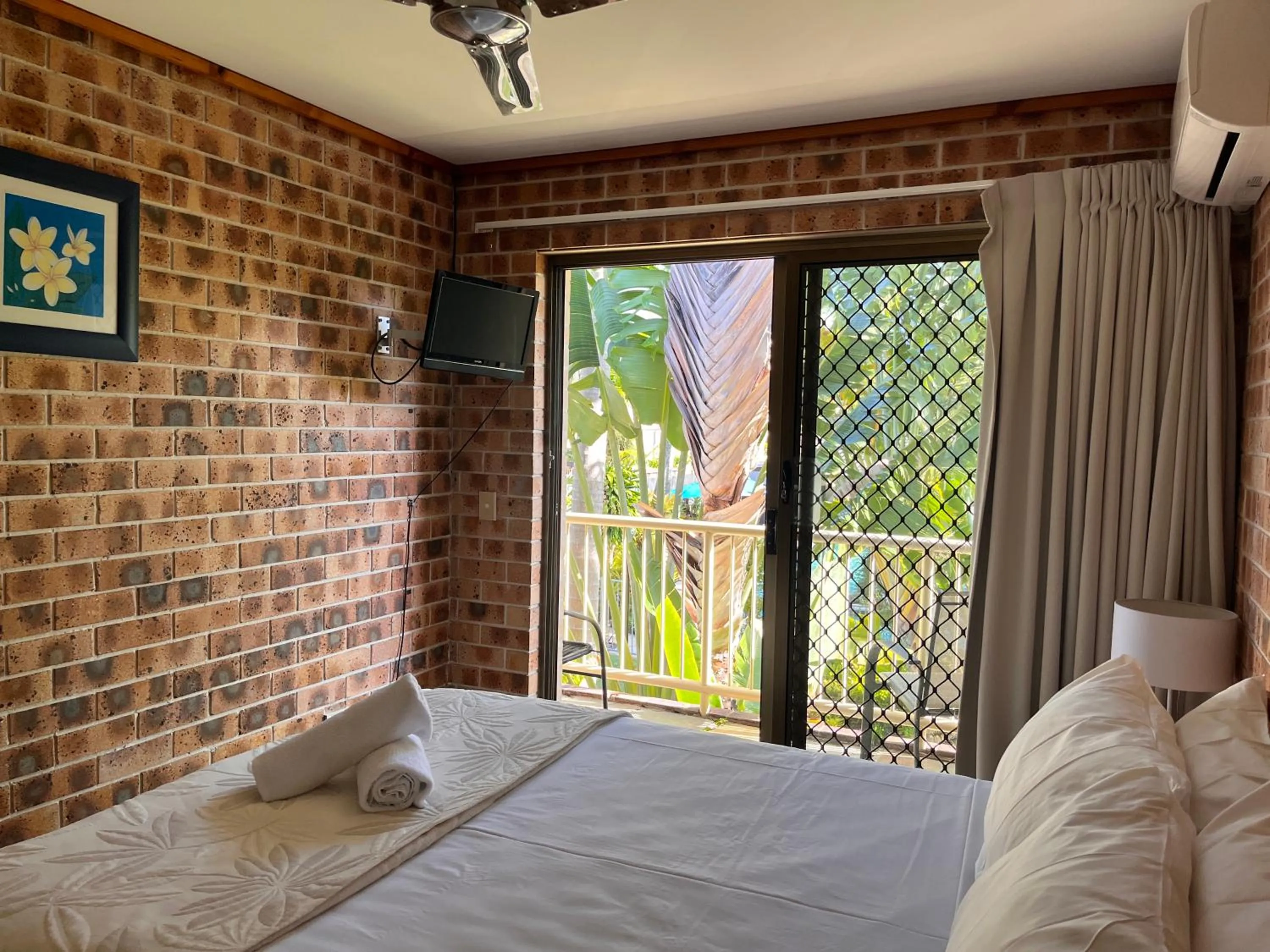 Bed in Noosa Village River Resort