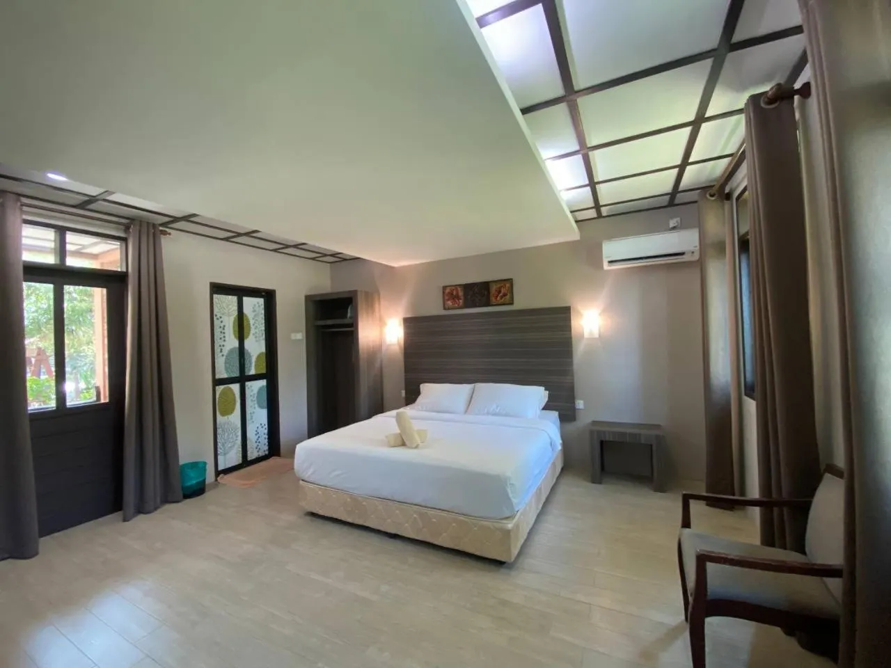 Bed in Pandan Laut Beach Resort