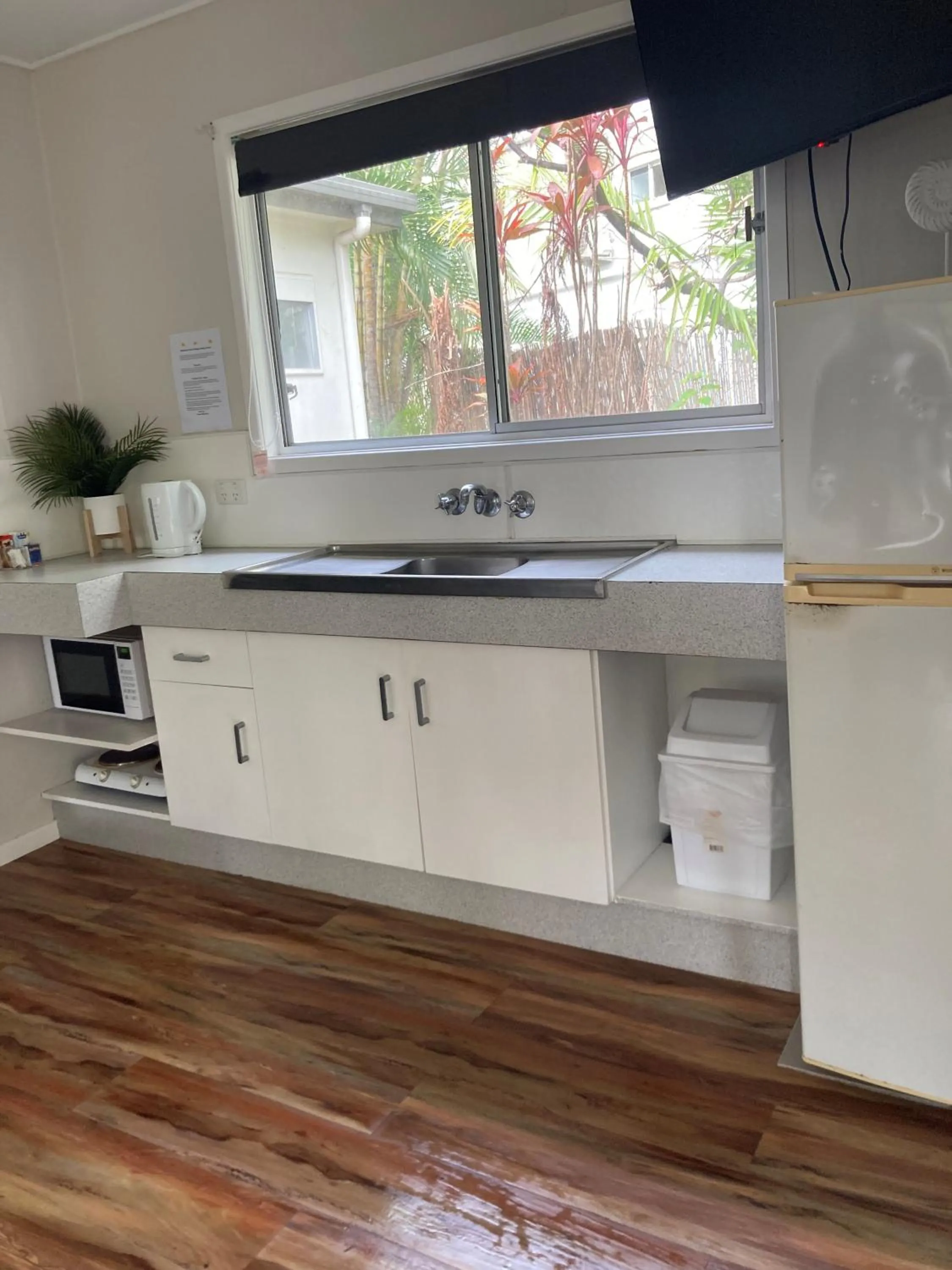 Coffee/tea facilities in Bush Village Holiday Cabins