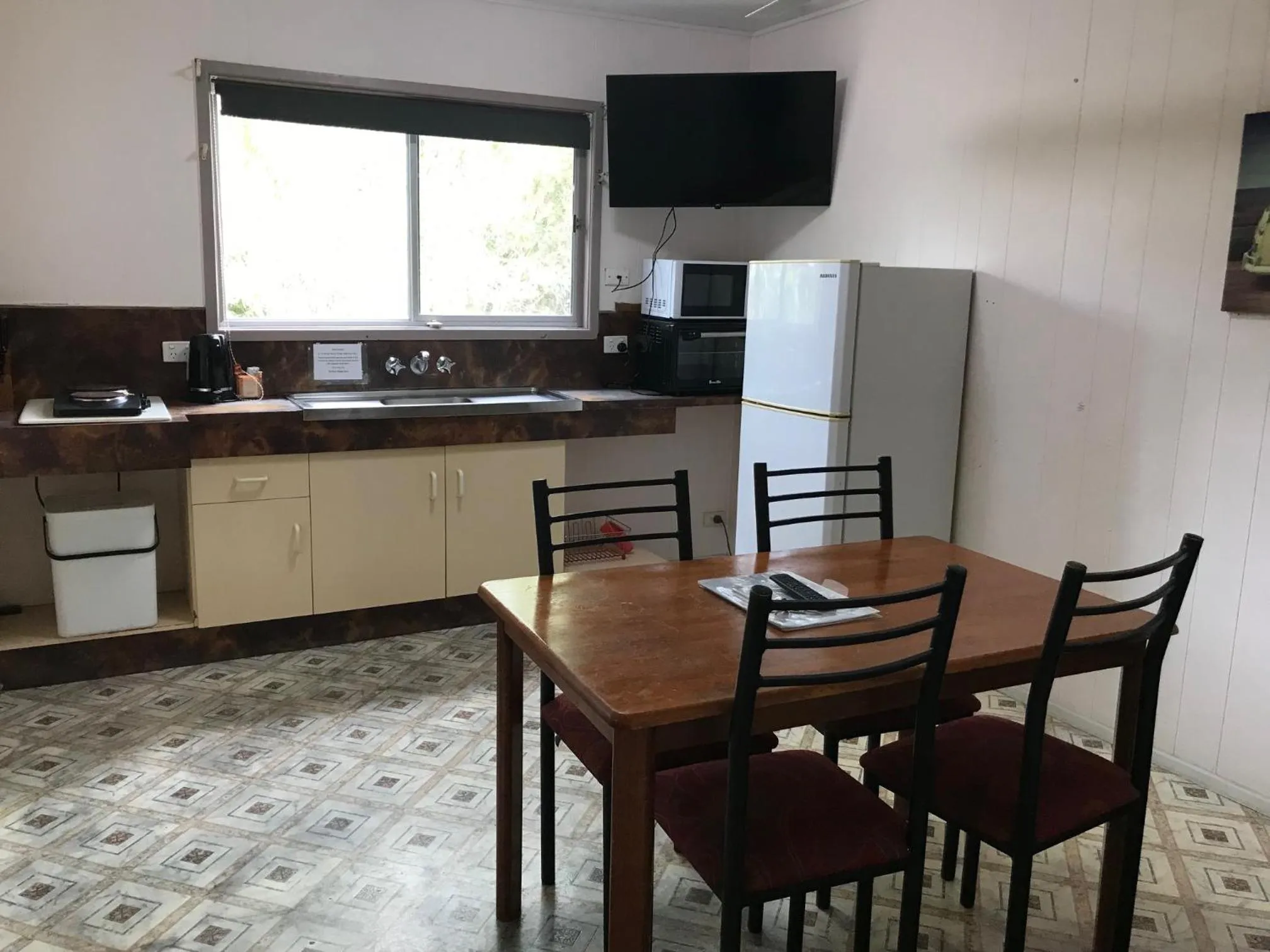 Coffee/tea facilities in Bush Village Holiday Cabins