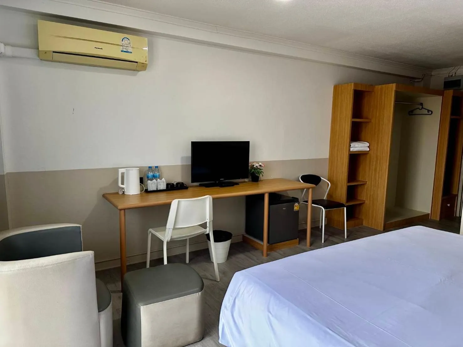 Bed in Garden Paradise