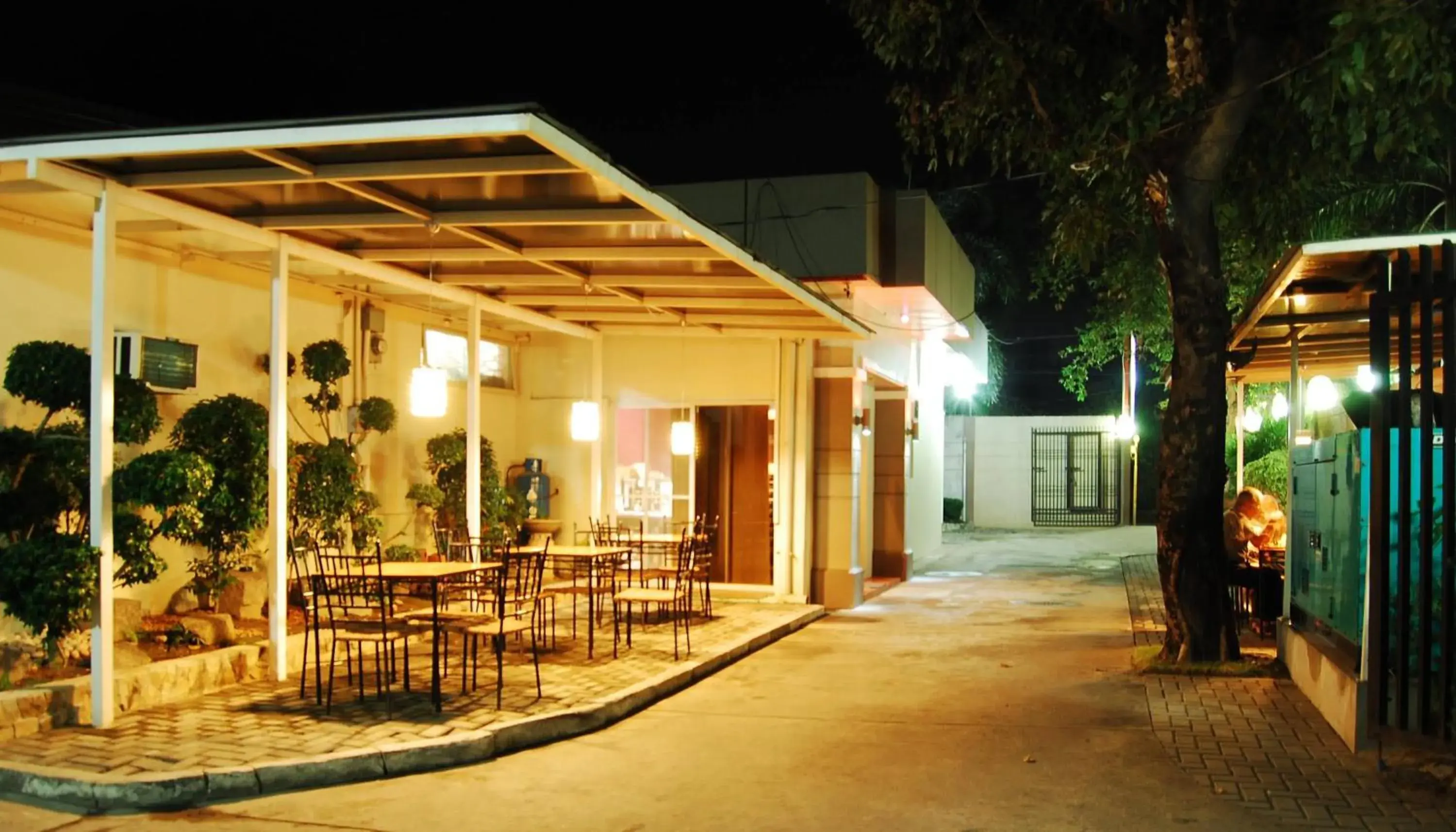 Restaurant/places to eat in Rumi Apartelle Hotel Restaurant/places to eat in Rumi Apartelle Hotel