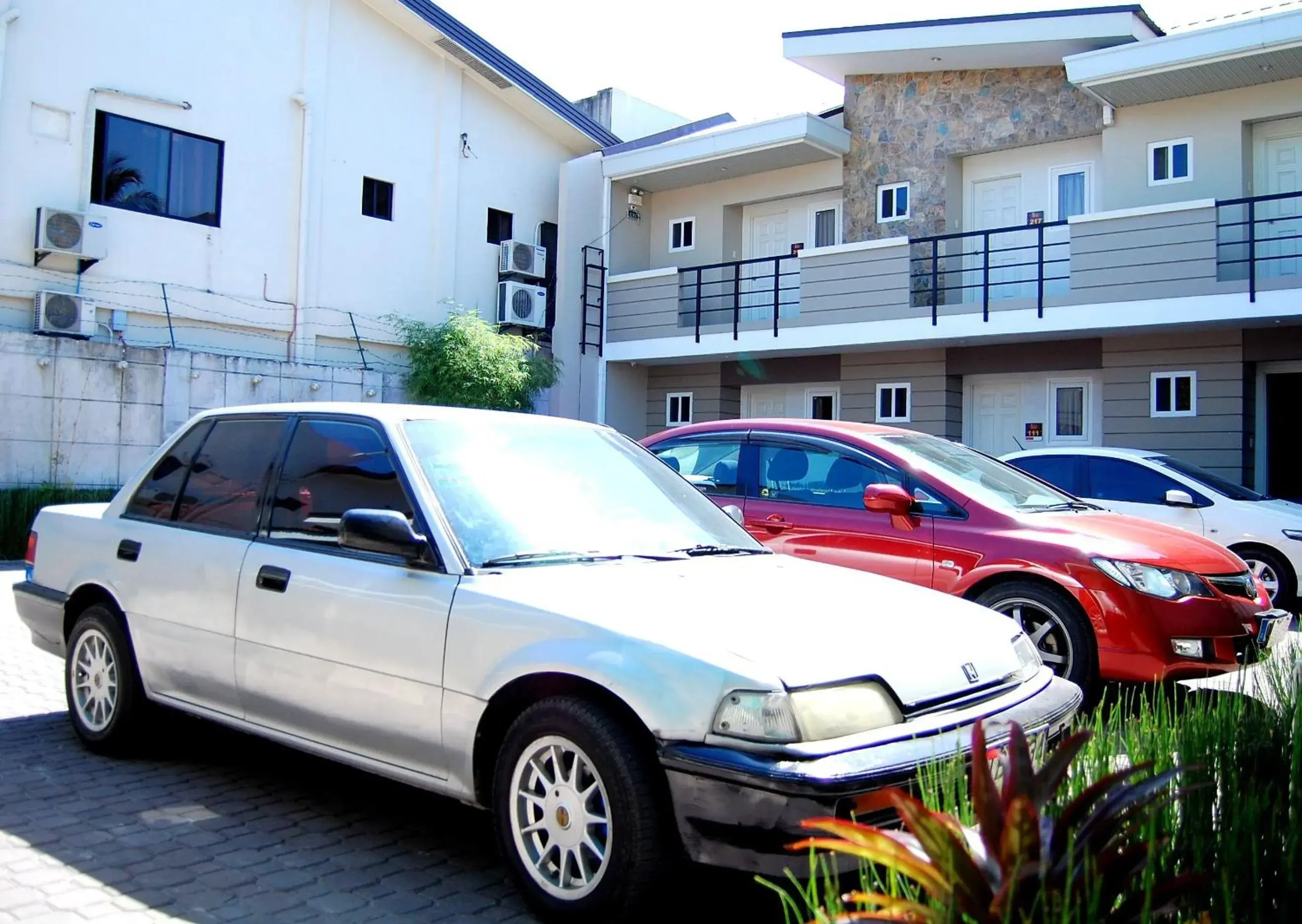 Property building in Rumi Apartelle Hotel Property building in Rumi Apartelle Hotel