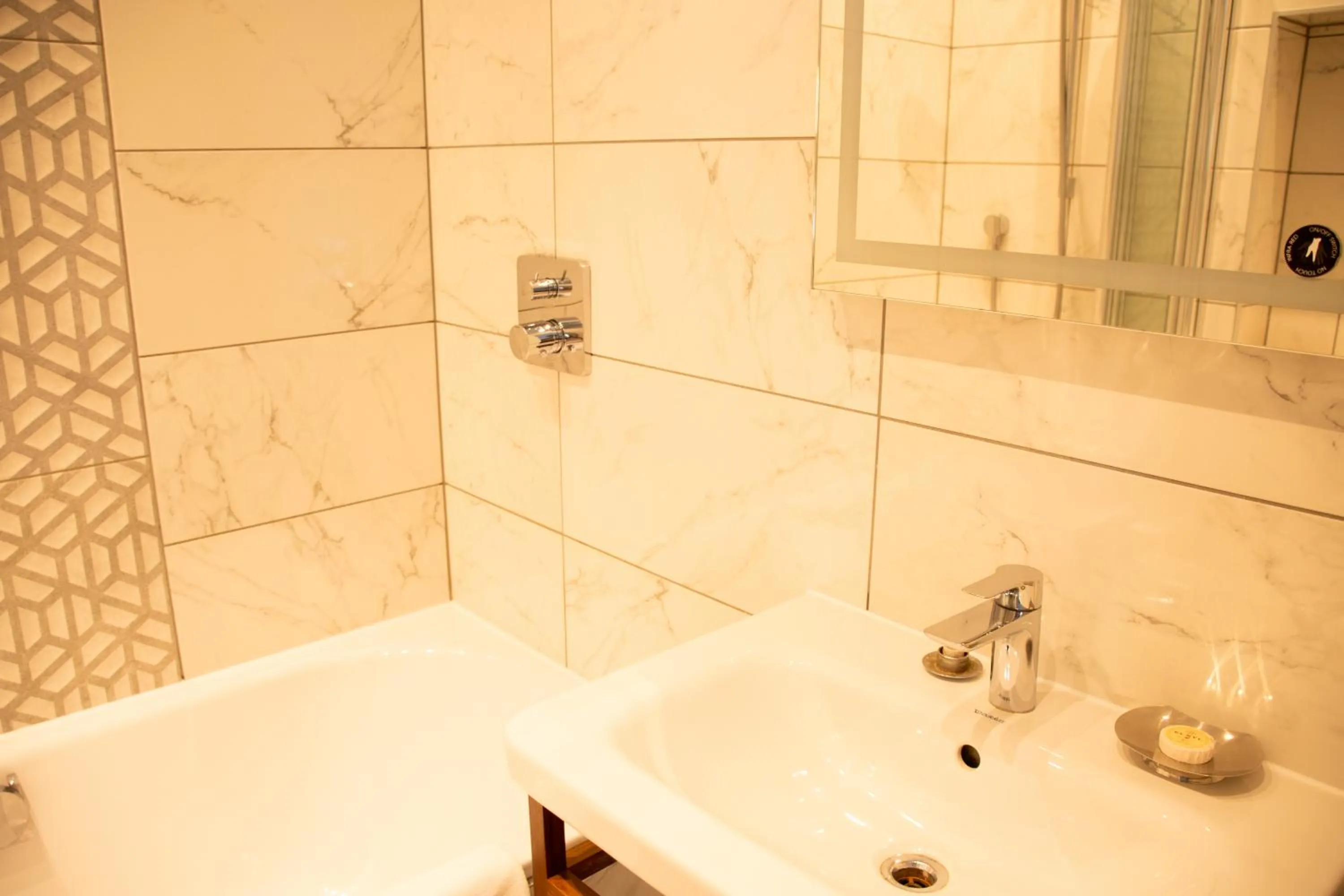 Shower in Crown and Garter